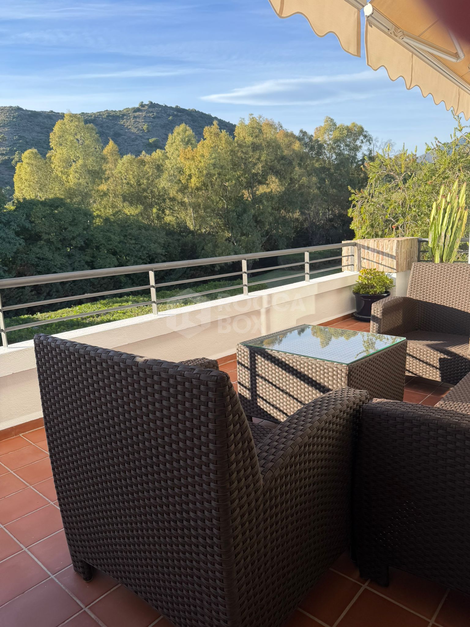 Luxury Apartment with Panoramic Mountain and Golf Views