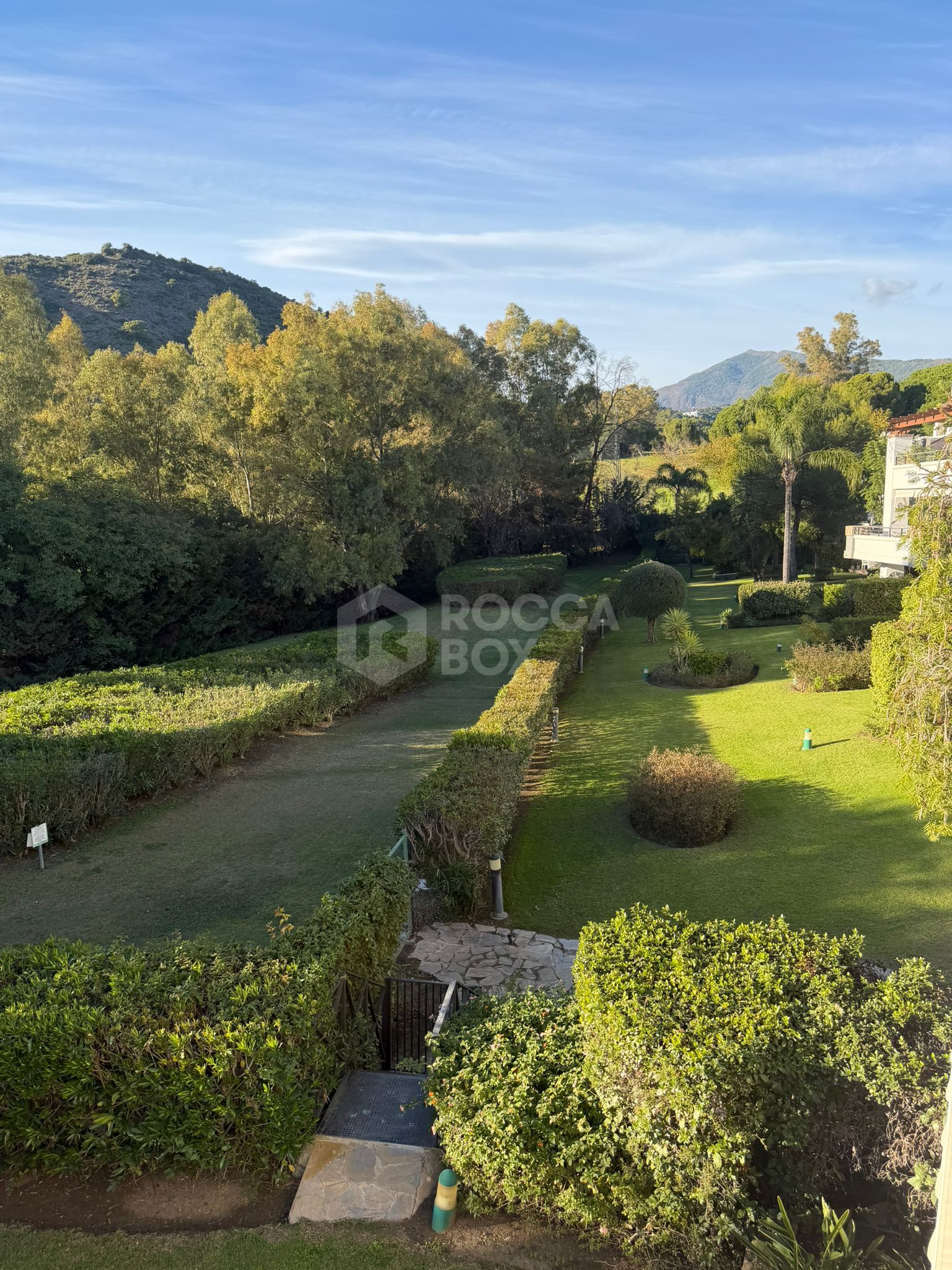 Luxury Apartment with Panoramic Mountain and Golf Views