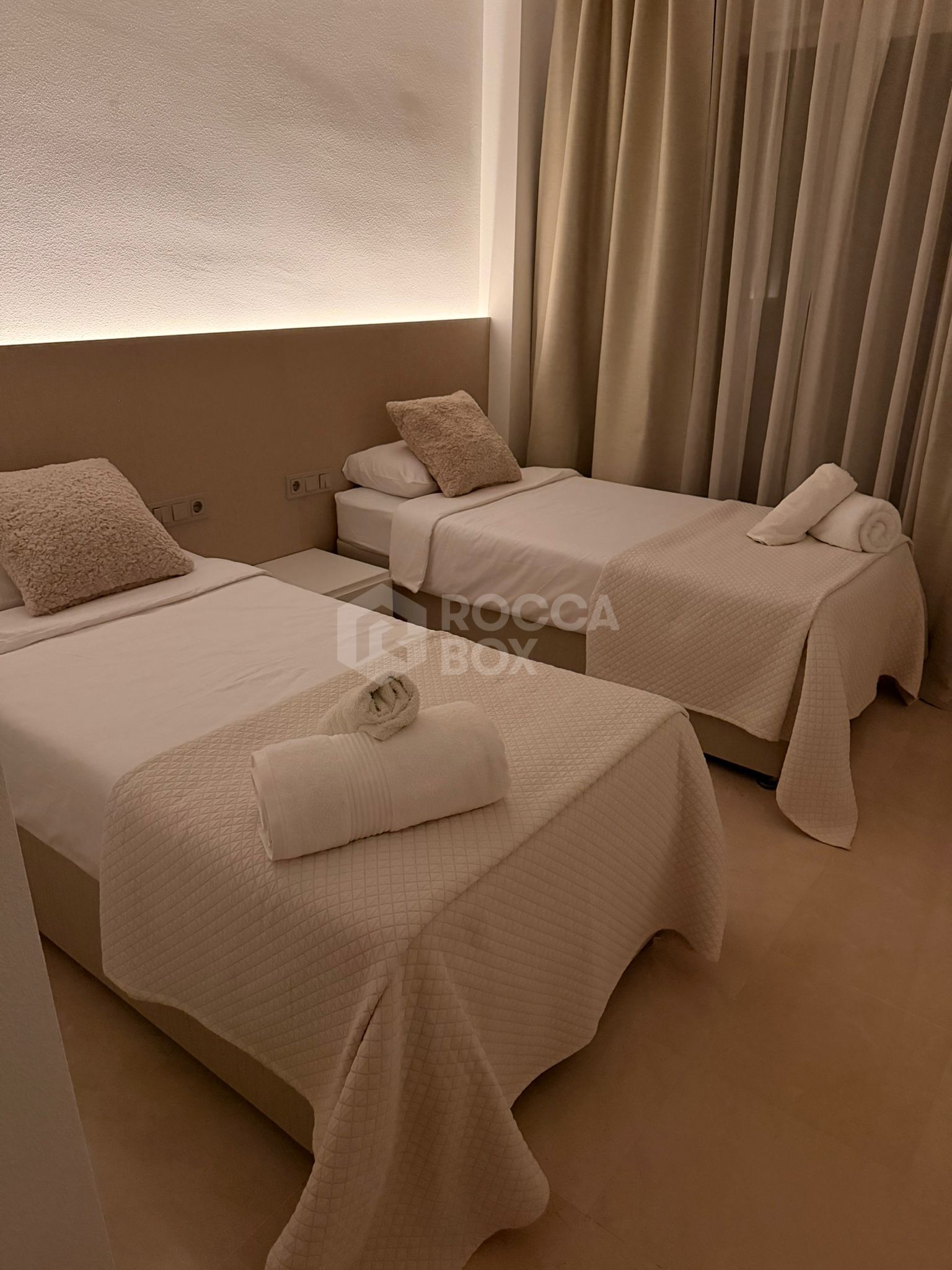 Luxury Apartment with Panoramic Mountain and Golf Views