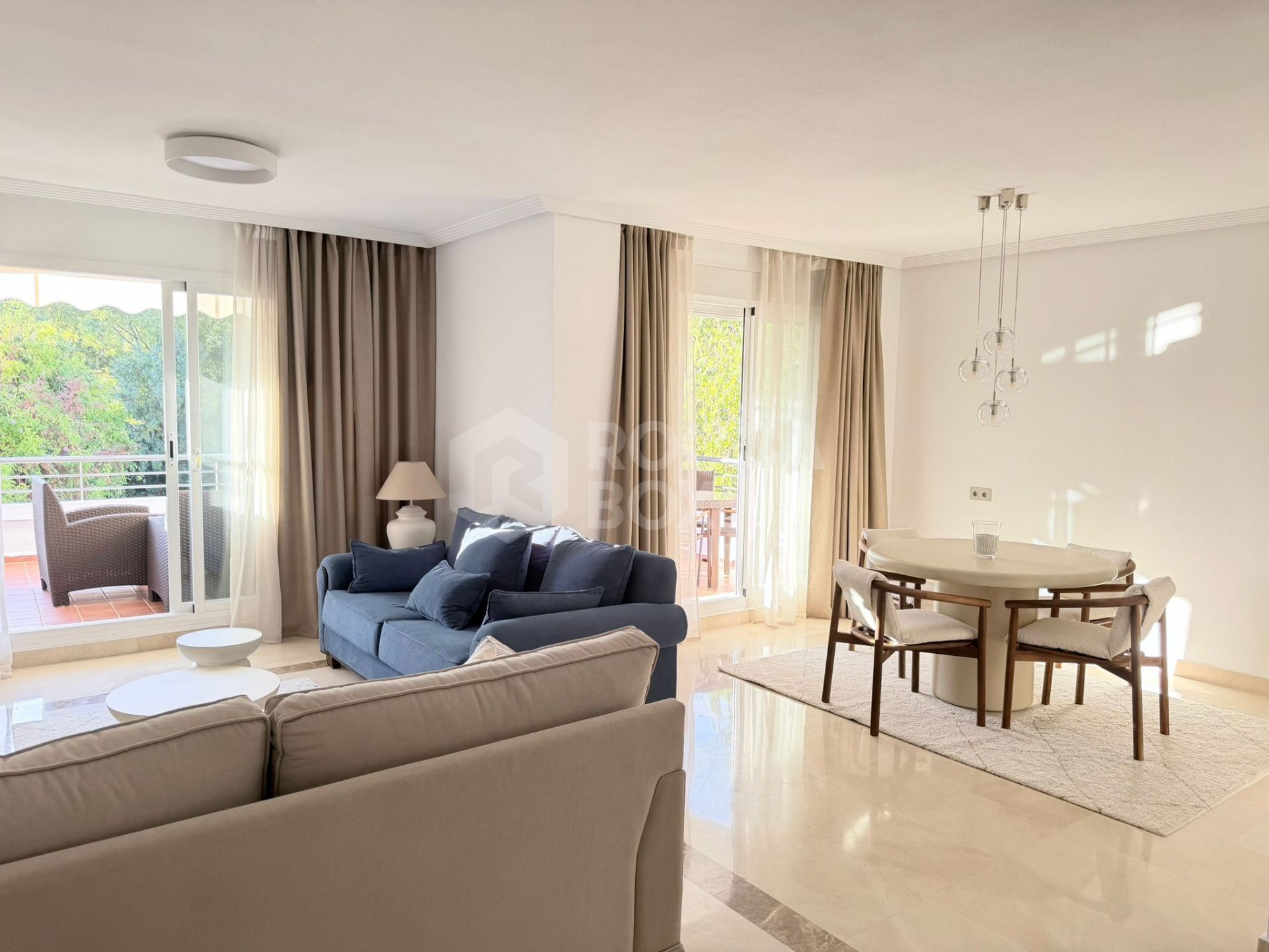 Luxury Apartment with Panoramic Mountain and Golf Views