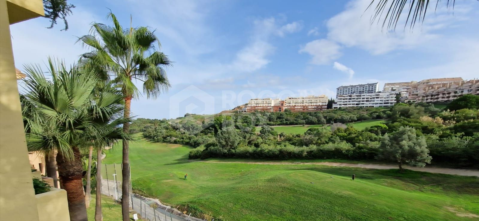 Elegant Golfside Apartment in Duquesa Village – Spacious & Close to the Marina