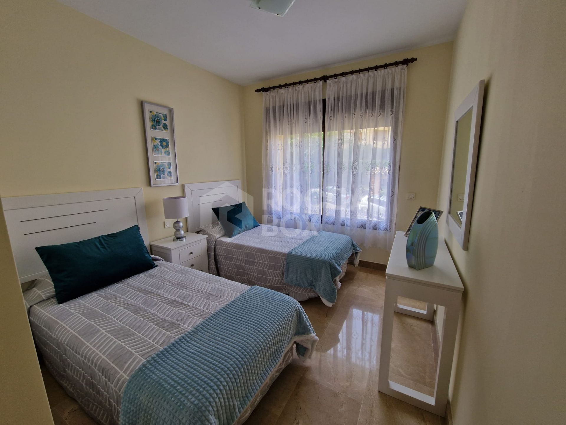 Elegant Golfside Apartment in Duquesa Village – Spacious & Close to the Marina