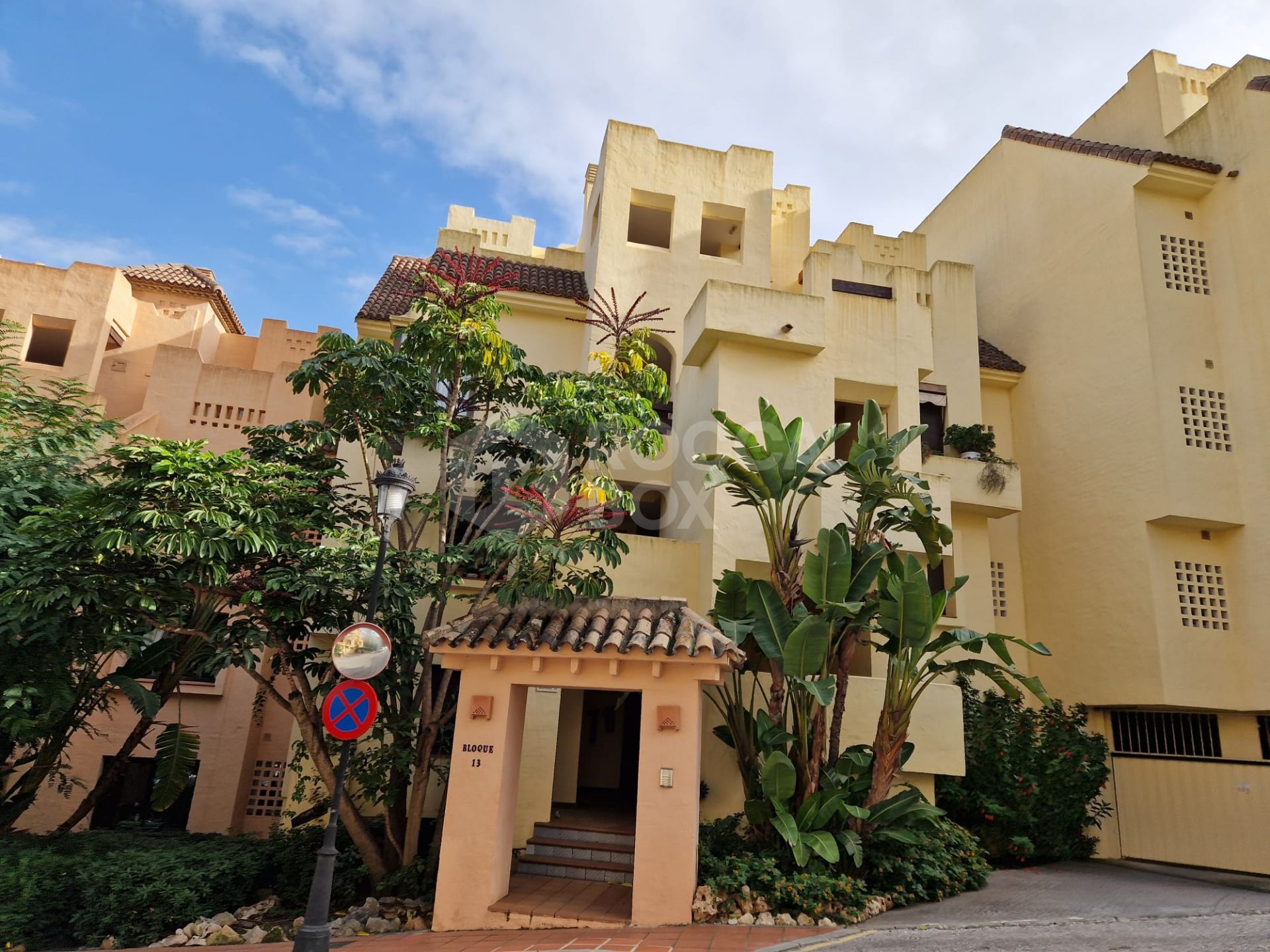 Elegant Golfside Apartment in Duquesa Village – Spacious & Close to the Marina