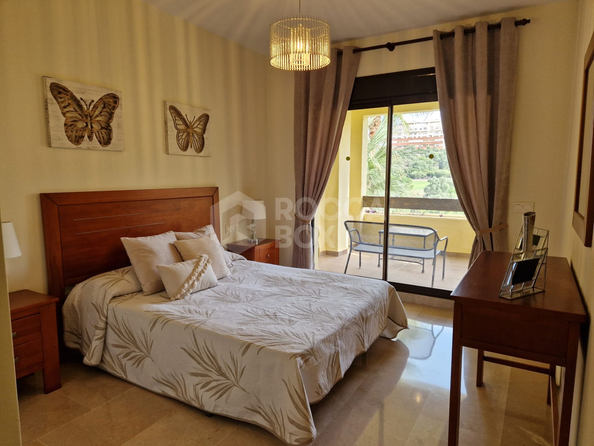 Elegant Golfside Apartment in Duquesa Village – Spacious & Close to the Marina