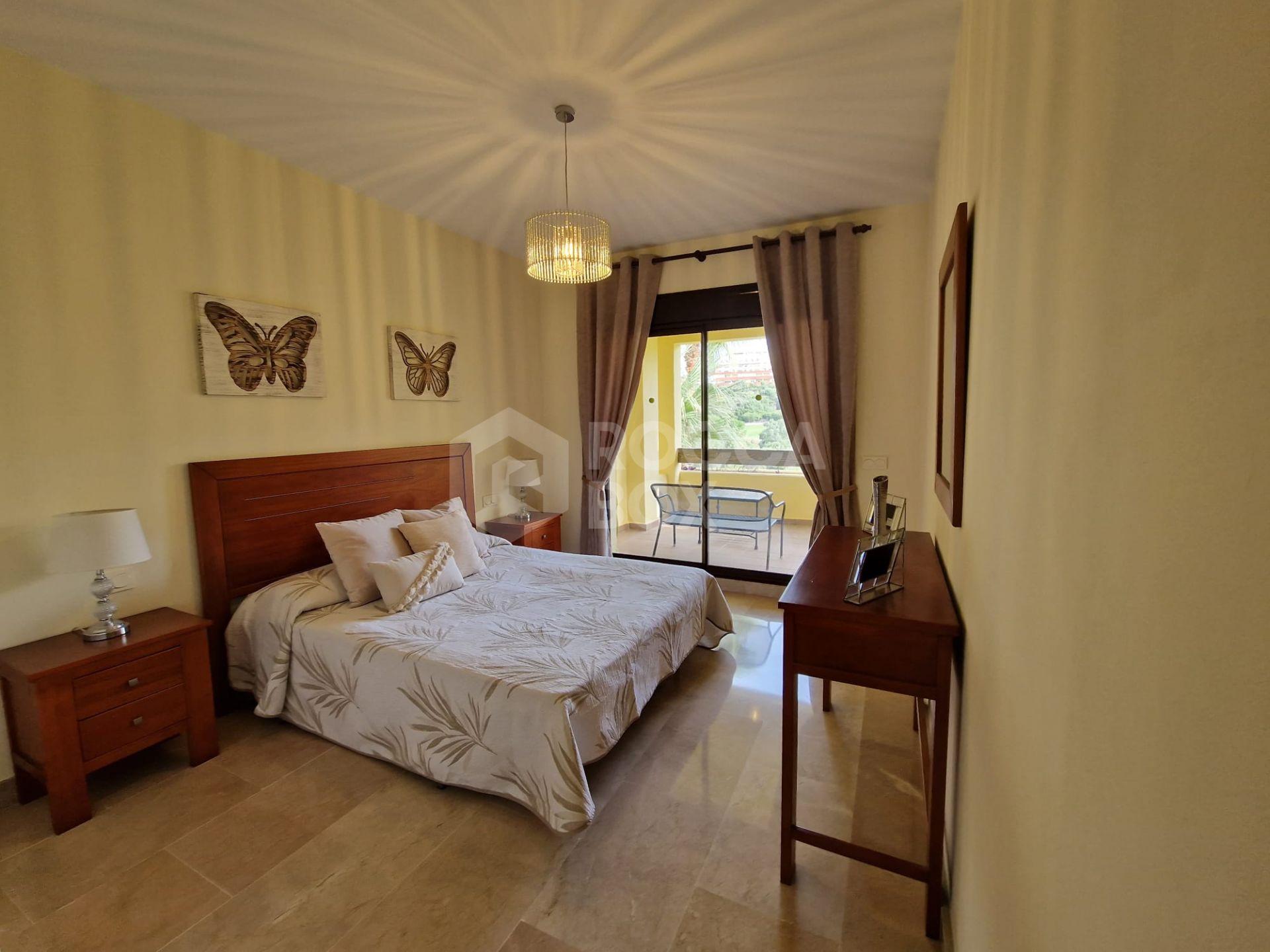 Elegant Golfside Apartment in Duquesa Village – Spacious & Close to the Marina