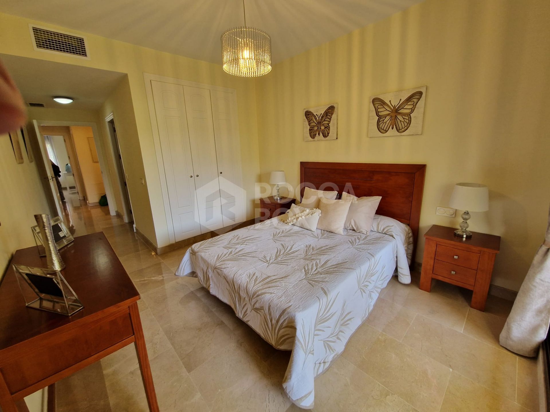 Elegant Golfside Apartment in Duquesa Village – Spacious & Close to the Marina
