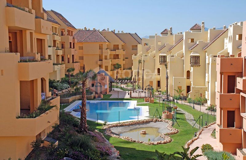 Elegant Golfside Apartment in Duquesa Village – Spacious & Close to the Marina