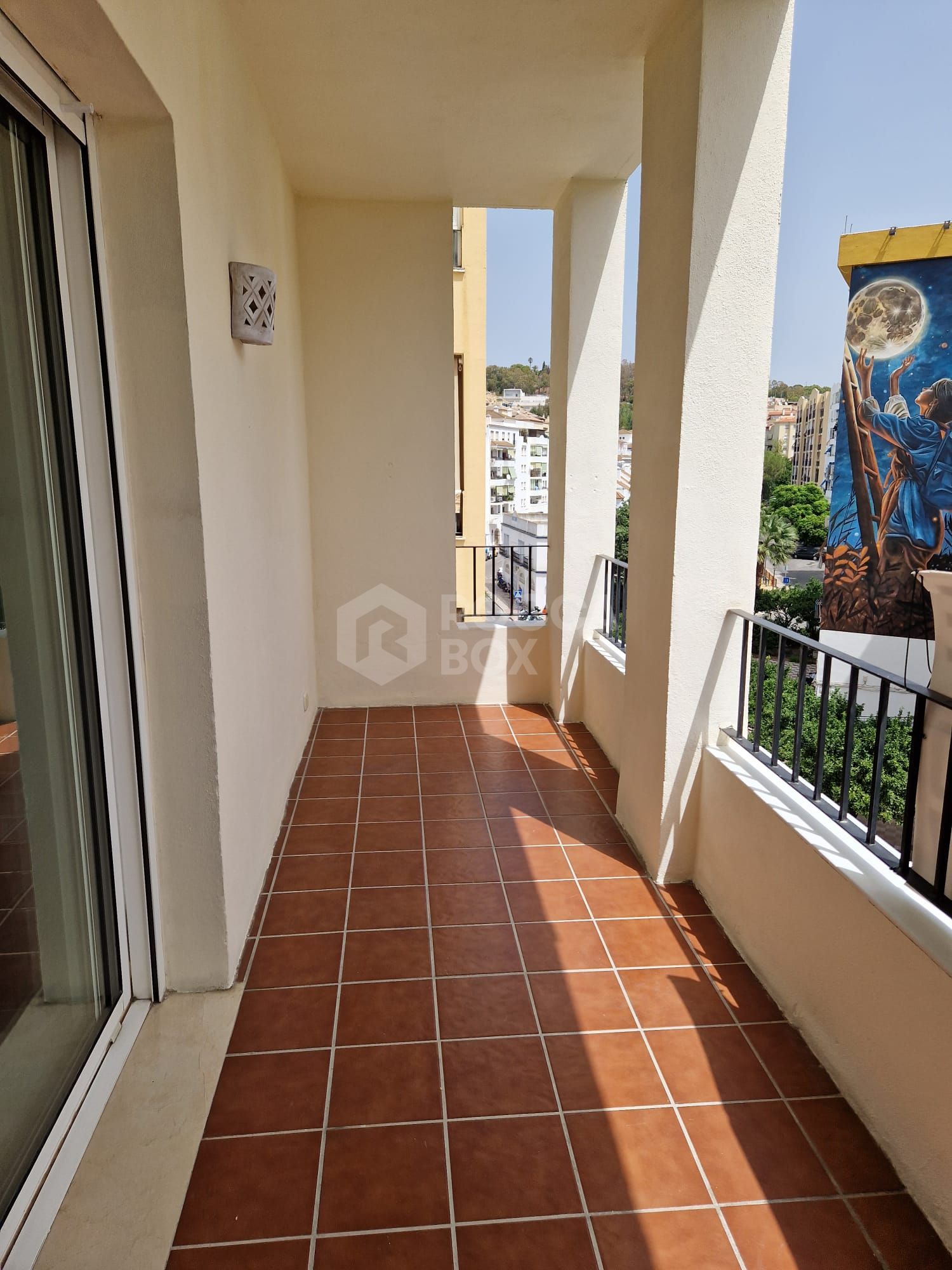 Unfurnished 3-Bedroom Apartment in Estepona Center