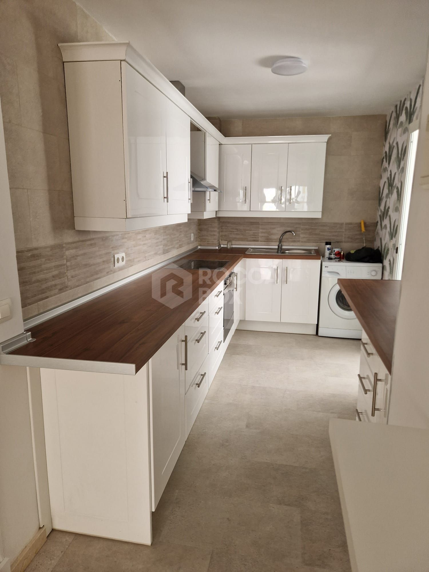 Unfurnished 3-Bedroom Apartment in Estepona Center