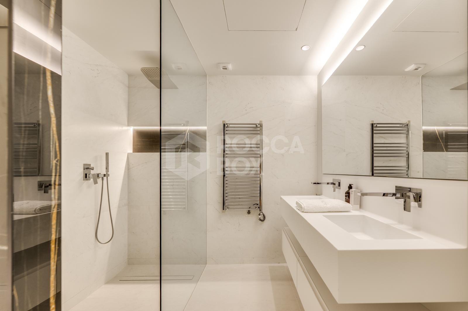 Luxury Ground Floor Apartment with Panoramic Views and Exceptional Facilities