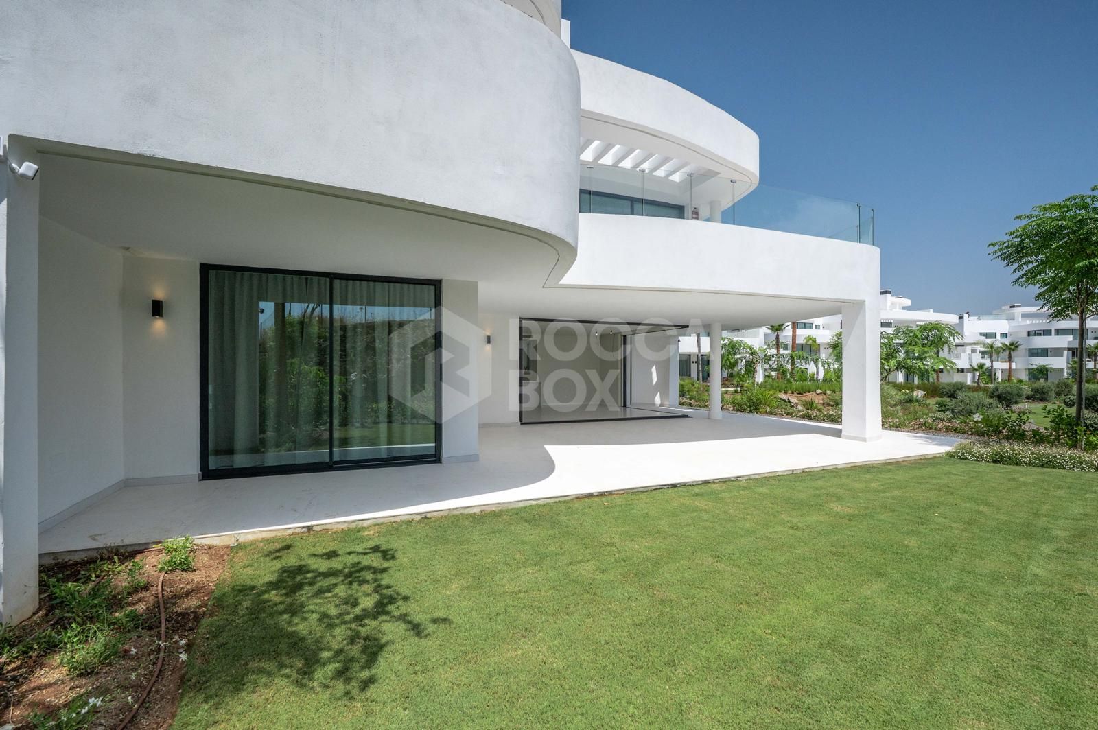 Luxury Ground Floor Apartment with Panoramic Views and Exceptional Facilities