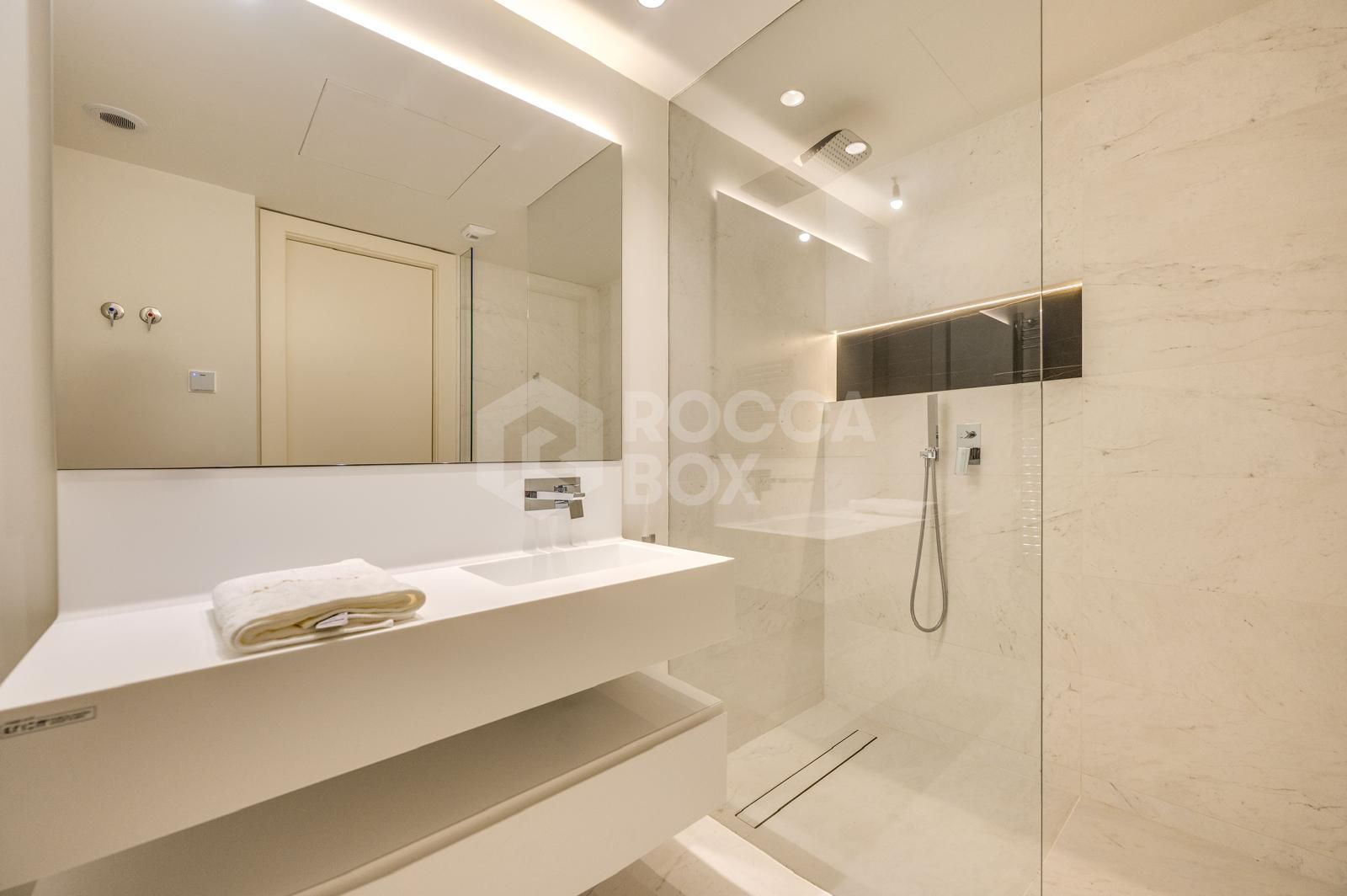 Luxury Ground Floor Apartment with Panoramic Views and Exceptional Facilities