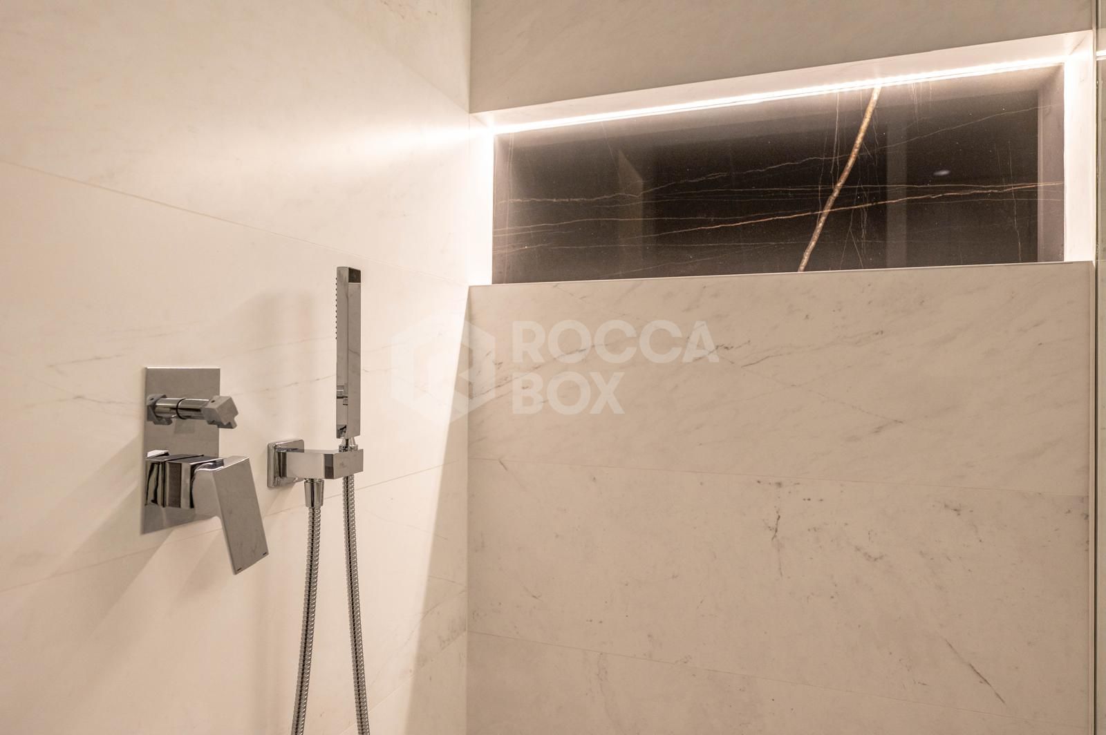 Luxury Ground Floor Apartment with Panoramic Views and Exceptional Facilities