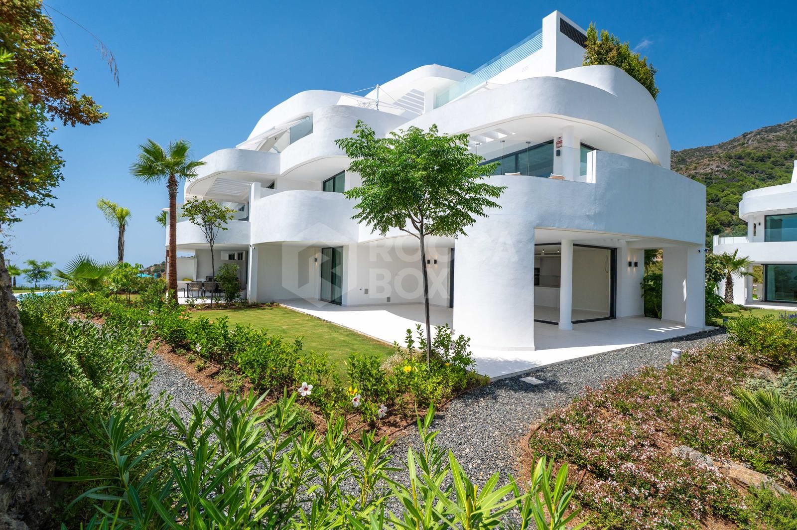 Luxury Ground Floor Apartment with Panoramic Views and Exceptional Facilities