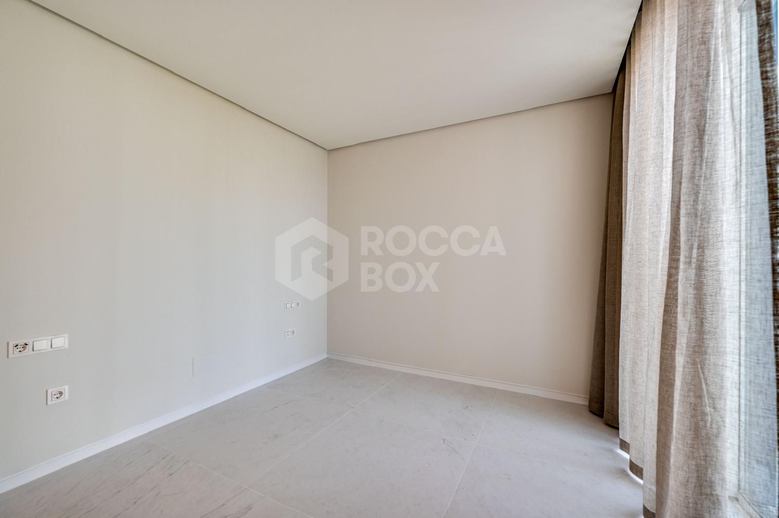 Luxury Ground Floor Apartment with Panoramic Views and Exceptional Facilities