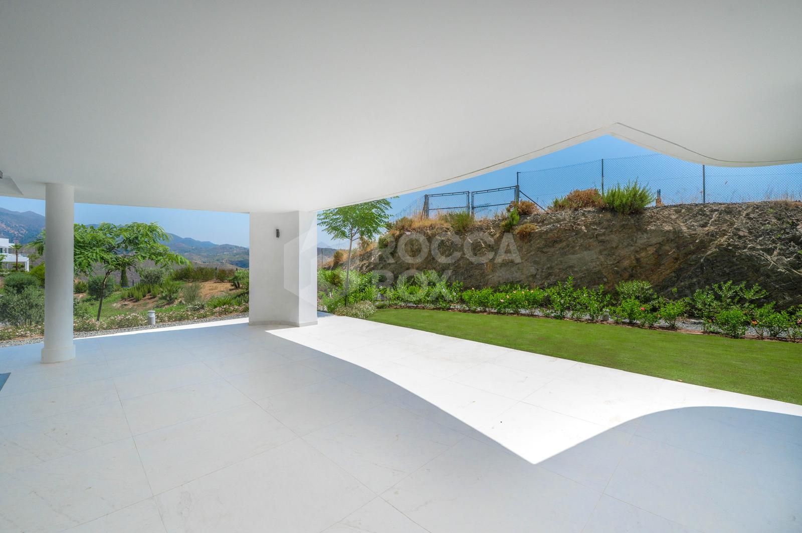 Luxury Ground Floor Apartment with Panoramic Views and Exceptional Facilities