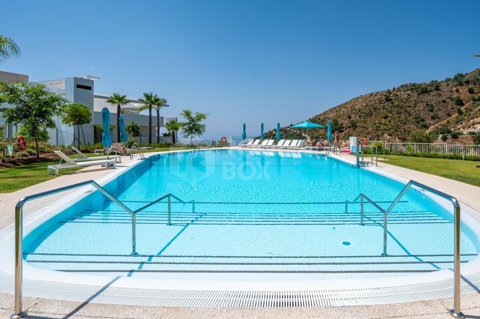 Luxury Ground Floor Apartment with Panoramic Views and Exceptional Facilities