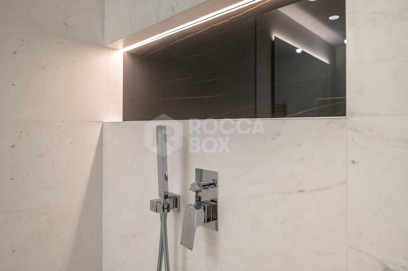 Luxury Ground Floor Apartment with Panoramic Views and Exceptional Facilities