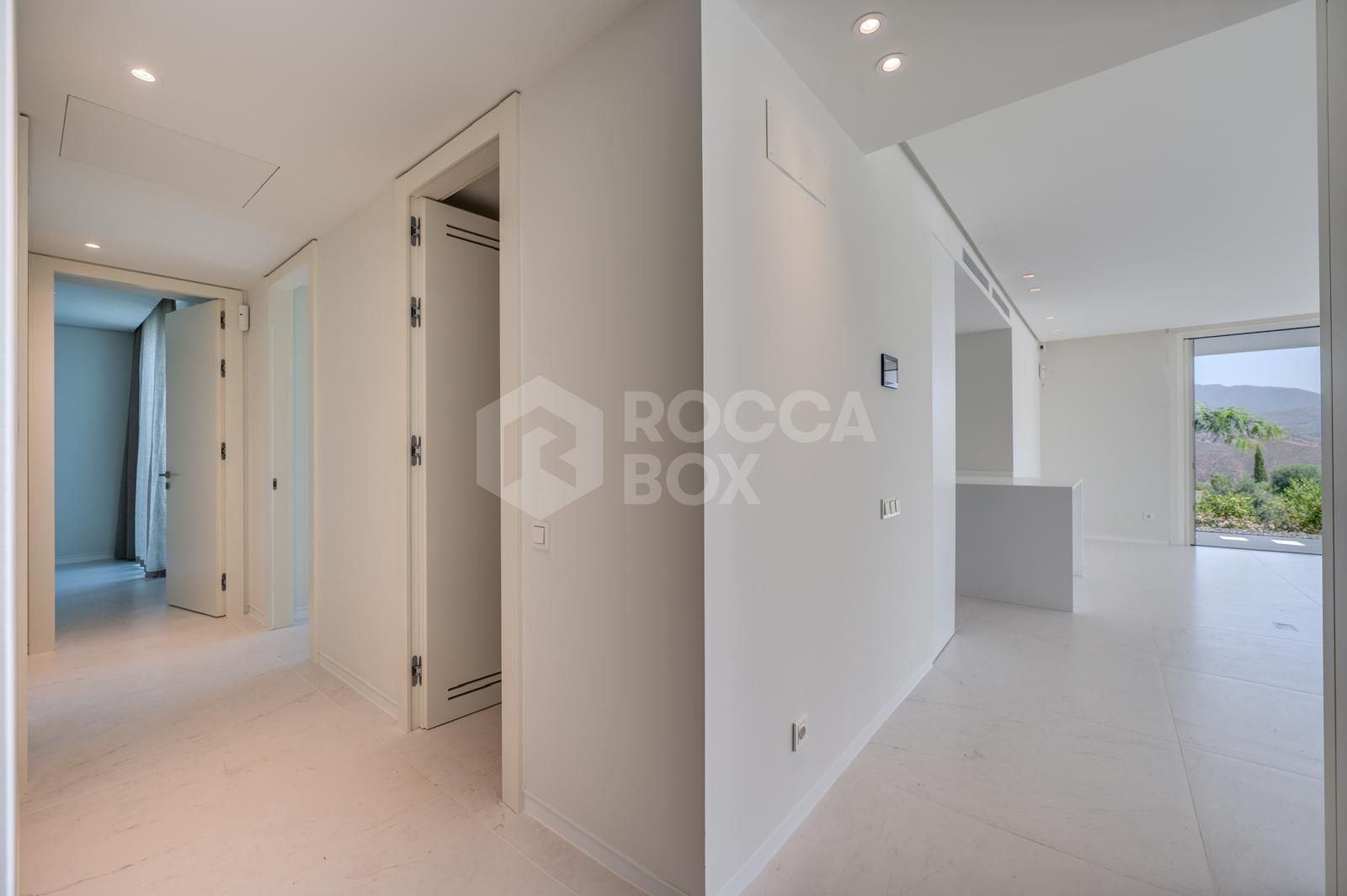 Luxury Ground Floor Apartment with Panoramic Views and Exceptional Facilities