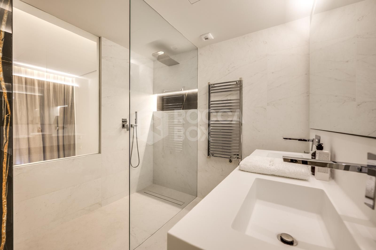 Luxury Ground Floor Apartment with Panoramic Views and Exceptional Facilities