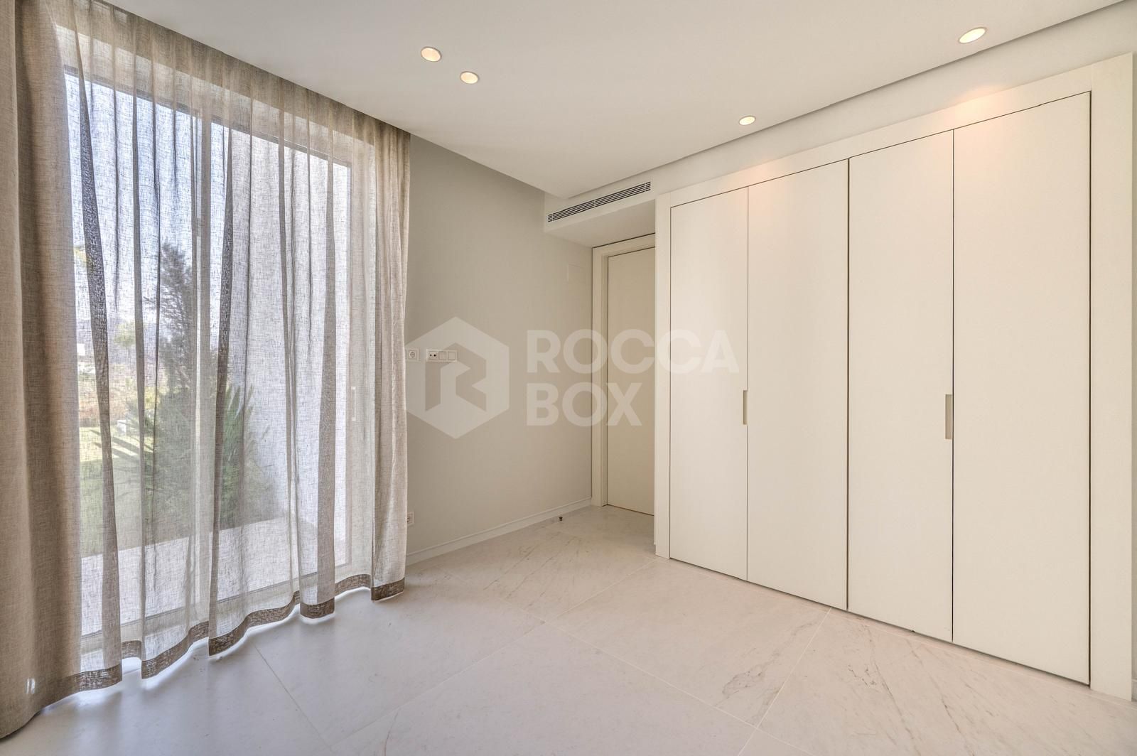 Luxury Ground Floor Apartment with Panoramic Views and Exceptional Facilities