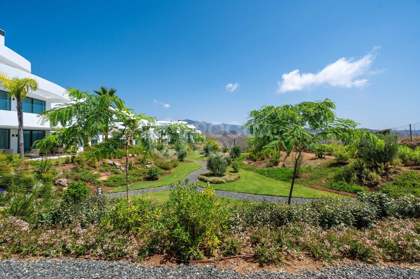 Luxury Ground Floor Apartment with Panoramic Views and Exceptional Facilities