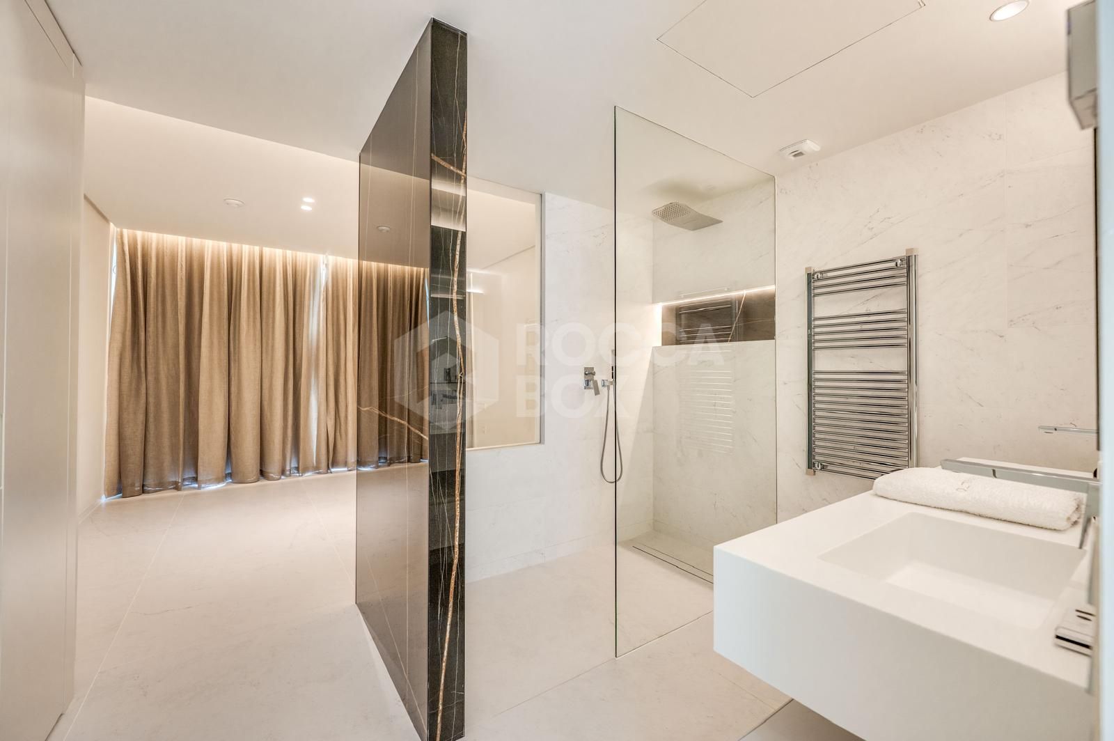 Luxury Ground Floor Apartment with Panoramic Views and Exceptional Facilities