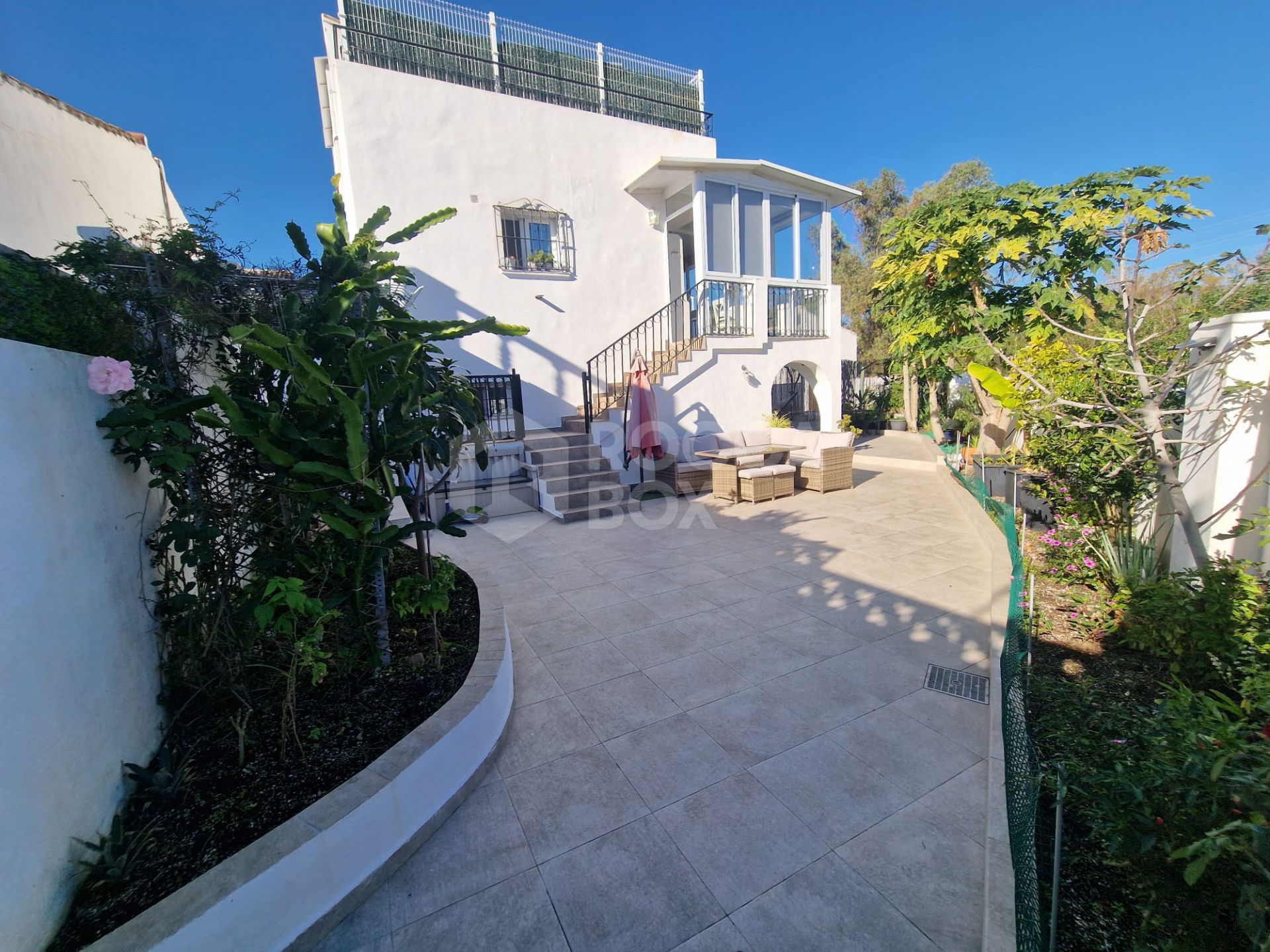 3-Bedroom House in Estepona with Rooftop Terrace and Communal Pool