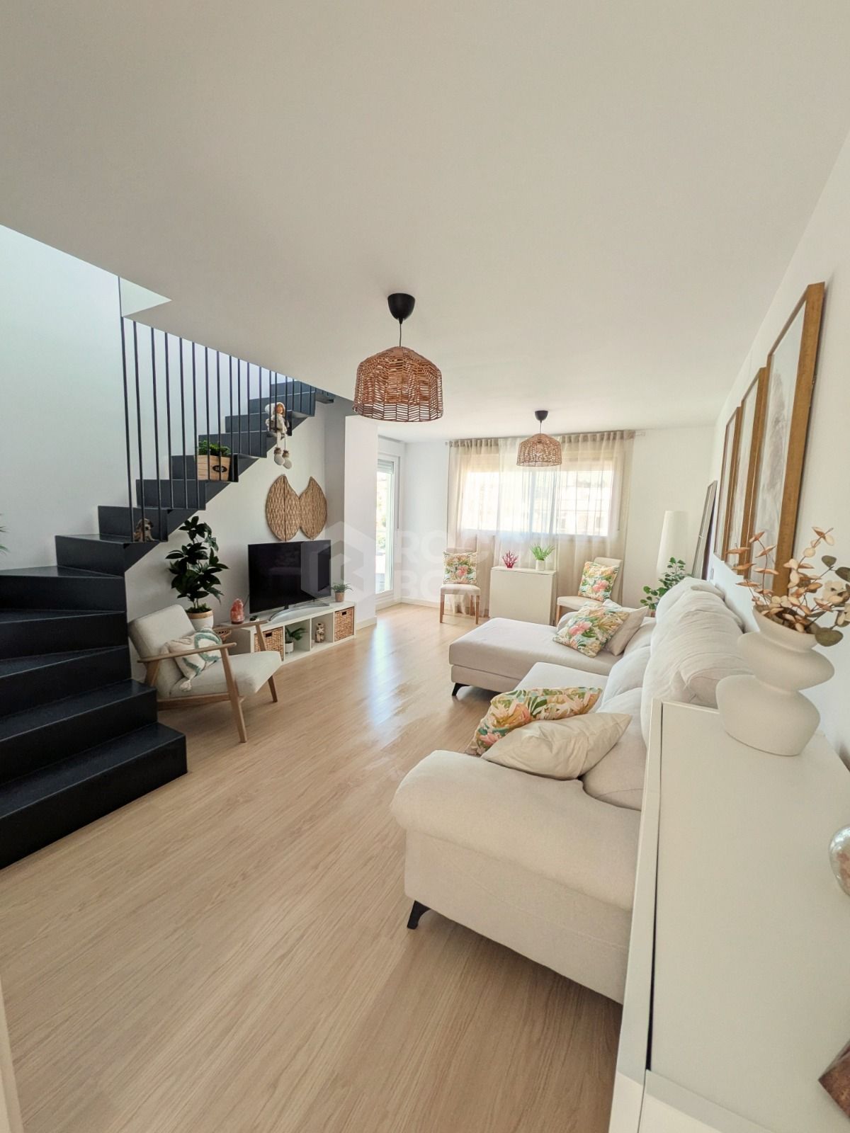 Duplex Penthouse With Sea & Mountain Views – Estepona