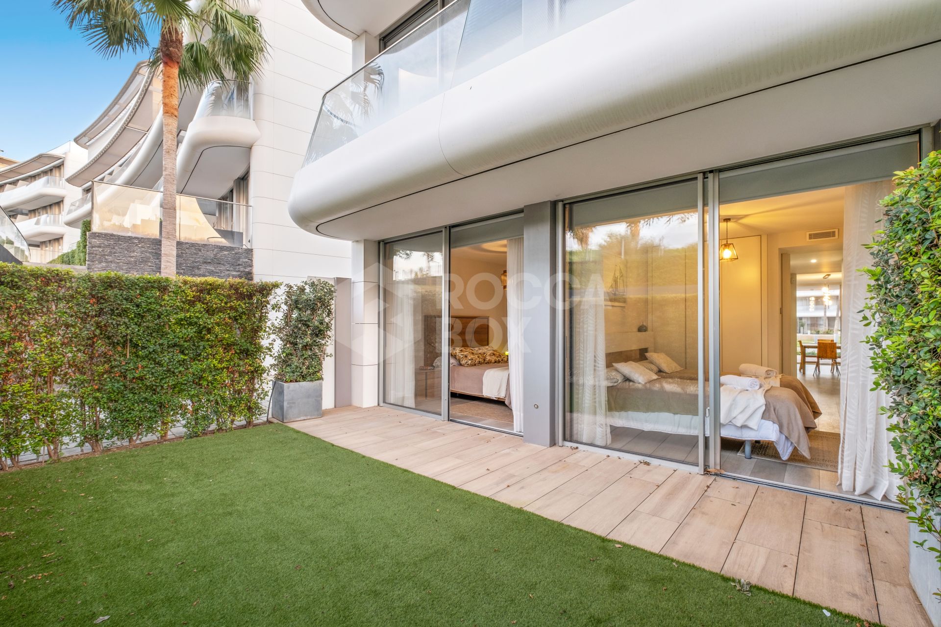 Frontline Beach Luxury Apartment With Terrace In The Edge, Estepona