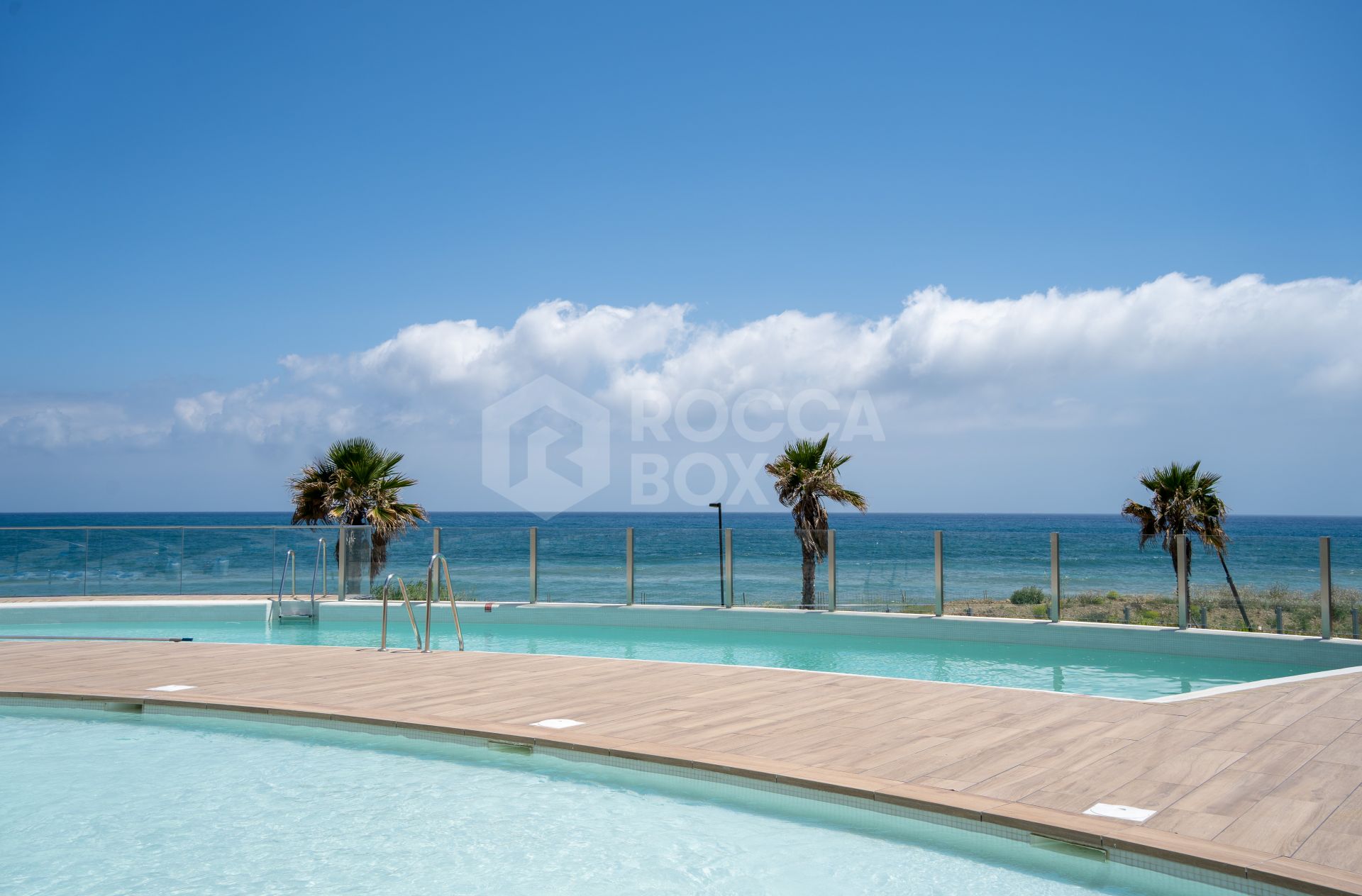 Frontline Beach Luxury Apartment With Terrace In The Edge, Estepona