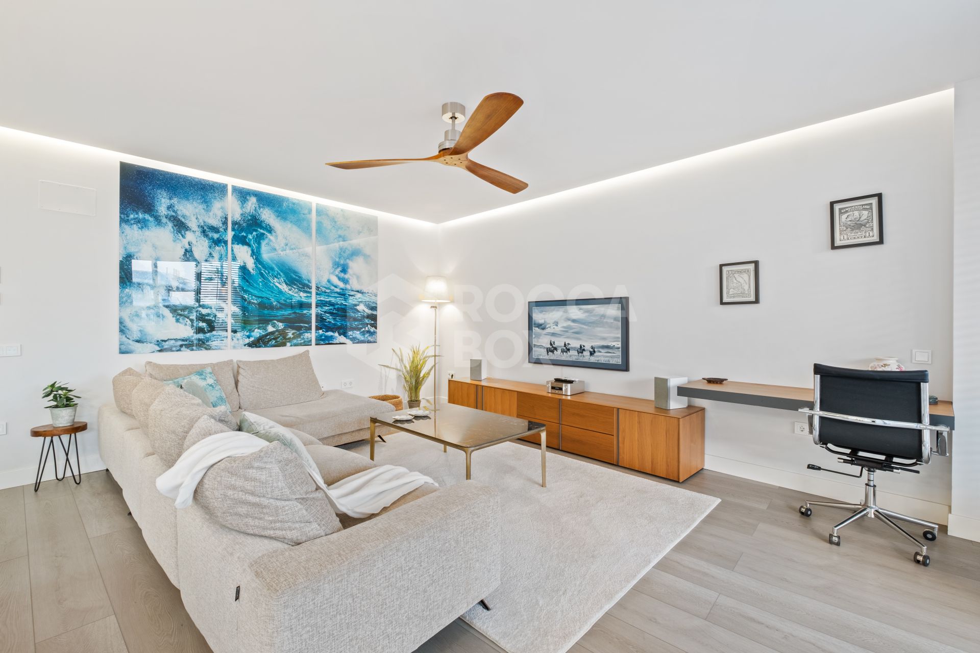 Frontline Beach Luxury Apartment With Terrace In The Edge, Estepona