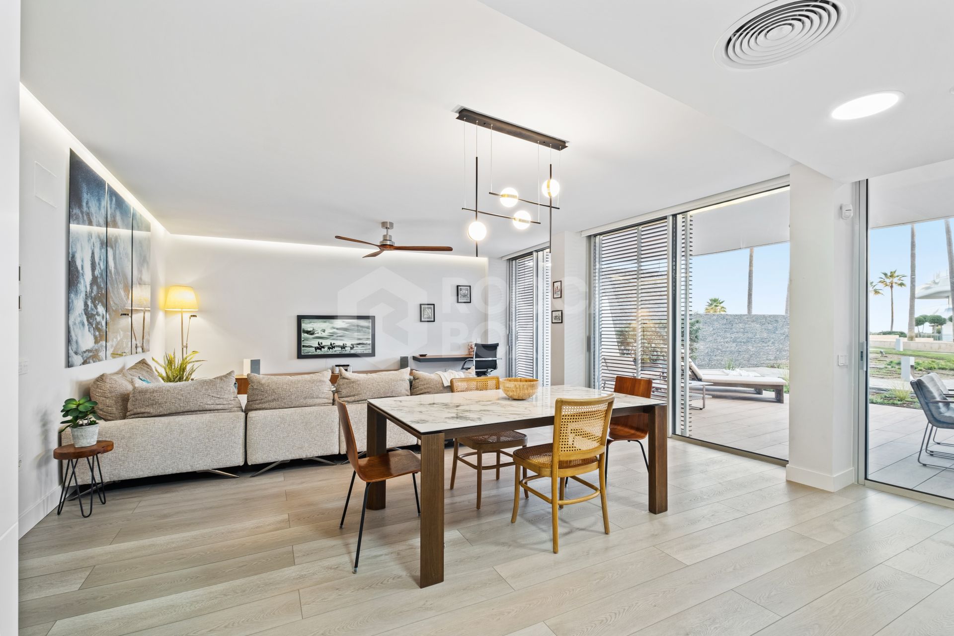 Frontline Beach Luxury Apartment With Terrace In The Edge, Estepona