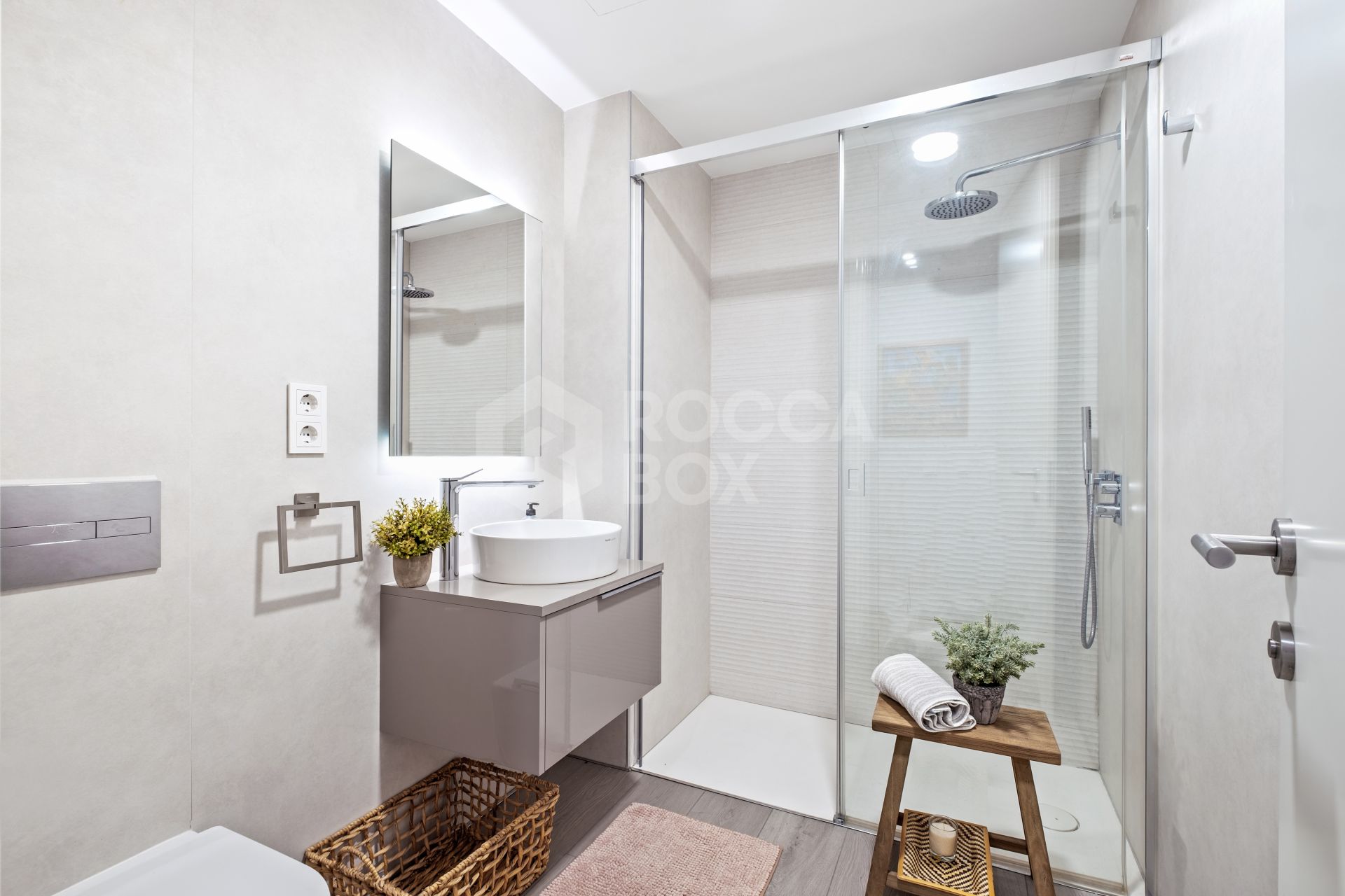 Frontline Beach Luxury Apartment With Terrace In The Edge, Estepona