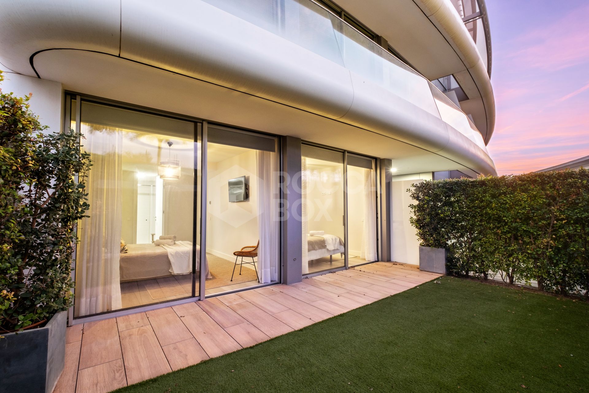 Frontline Beach Luxury Apartment With Terrace In The Edge, Estepona