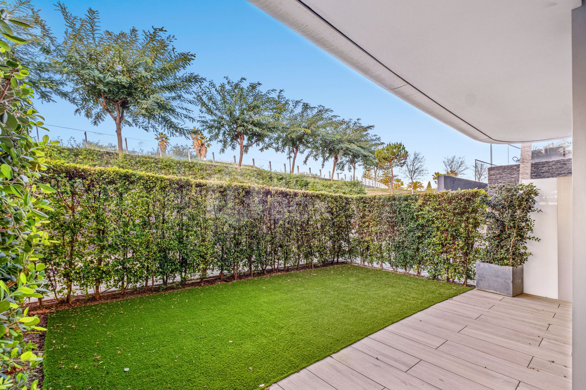 Frontline Beach Luxury Apartment With Terrace In The Edge, Estepona