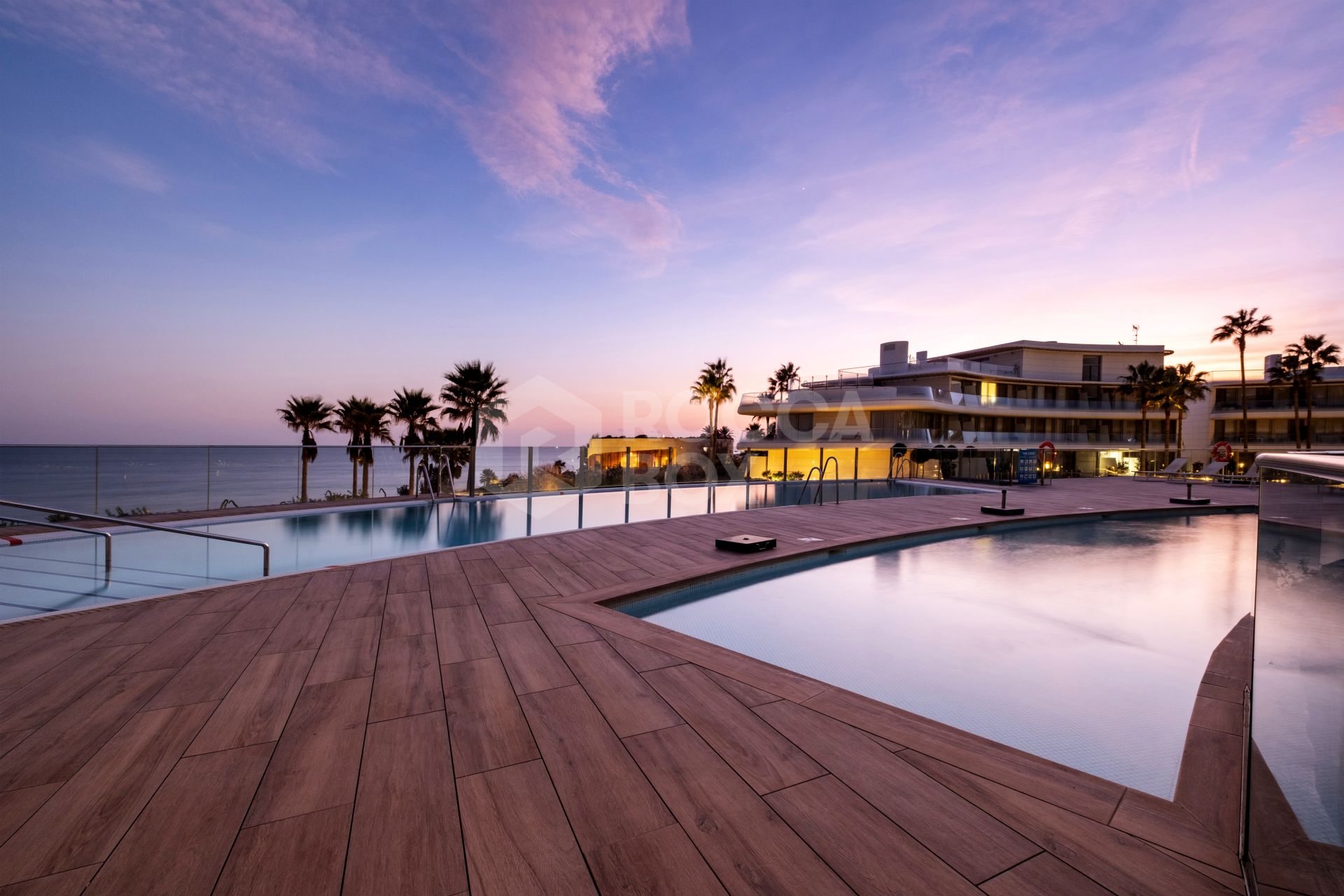 Frontline Beach Luxury Apartment With Terrace In The Edge, Estepona