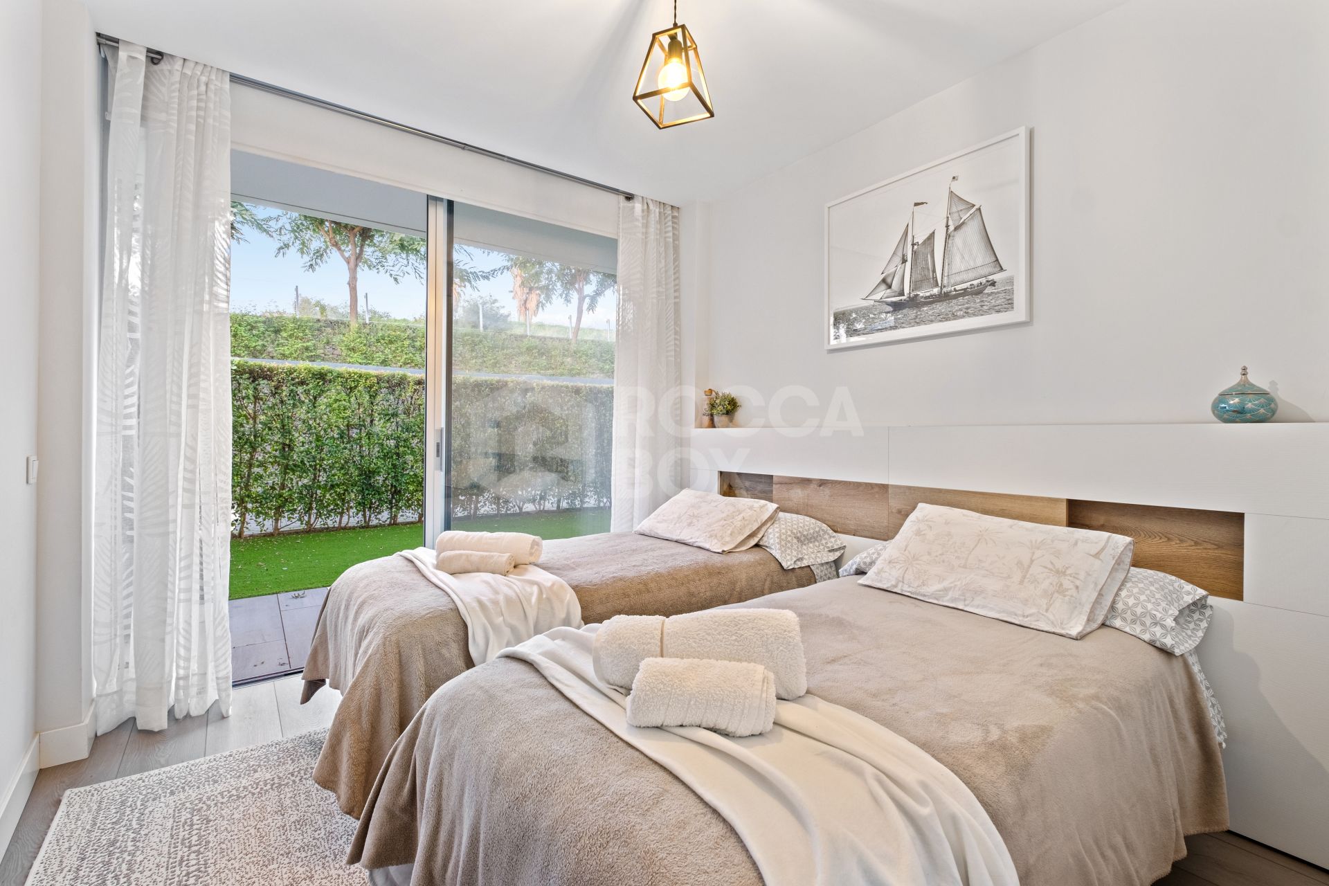 Frontline Beach Luxury Apartment With Terrace In The Edge, Estepona