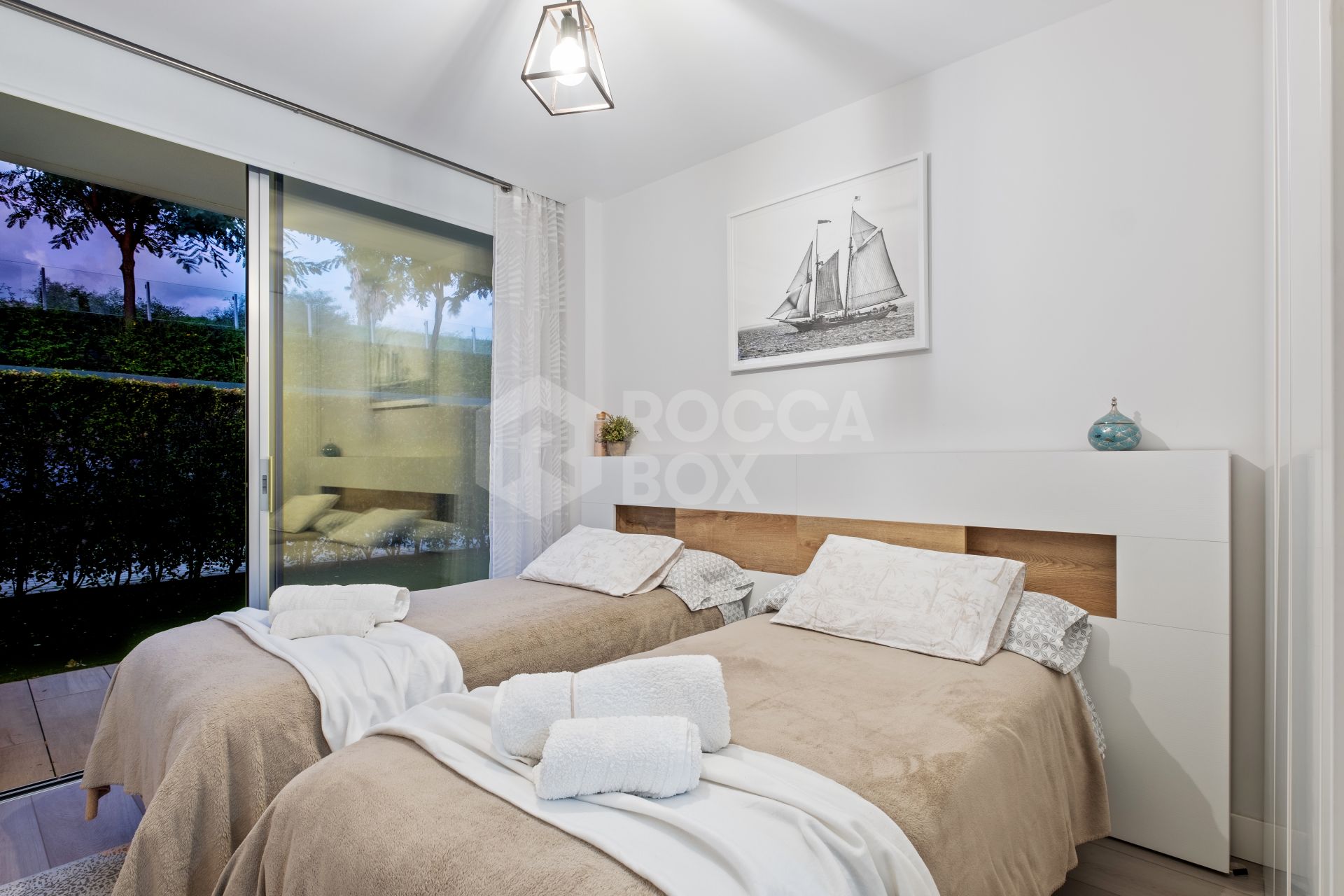 Frontline Beach Luxury Apartment With Terrace In The Edge, Estepona