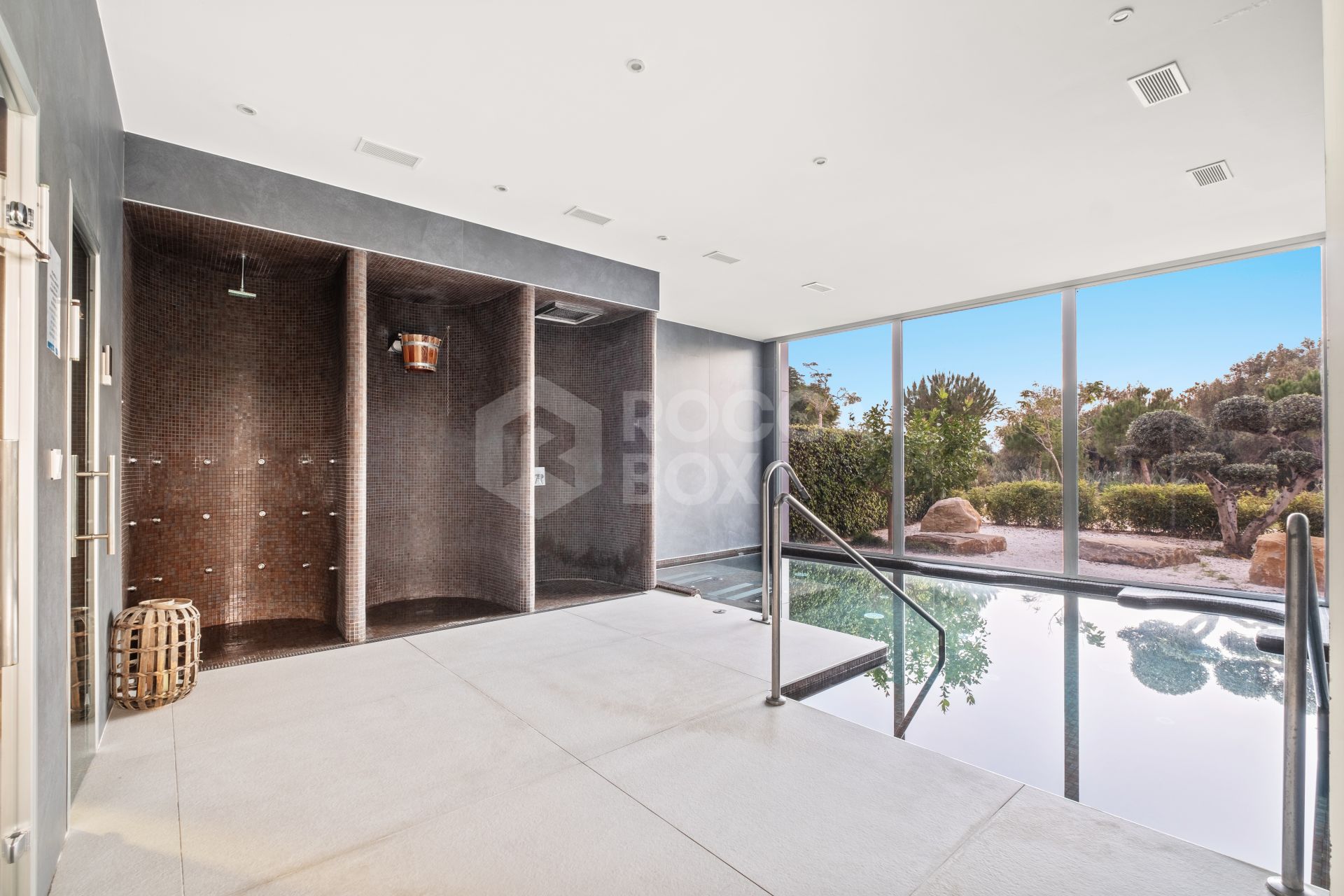 Frontline Beach Luxury Apartment With Terrace In The Edge, Estepona