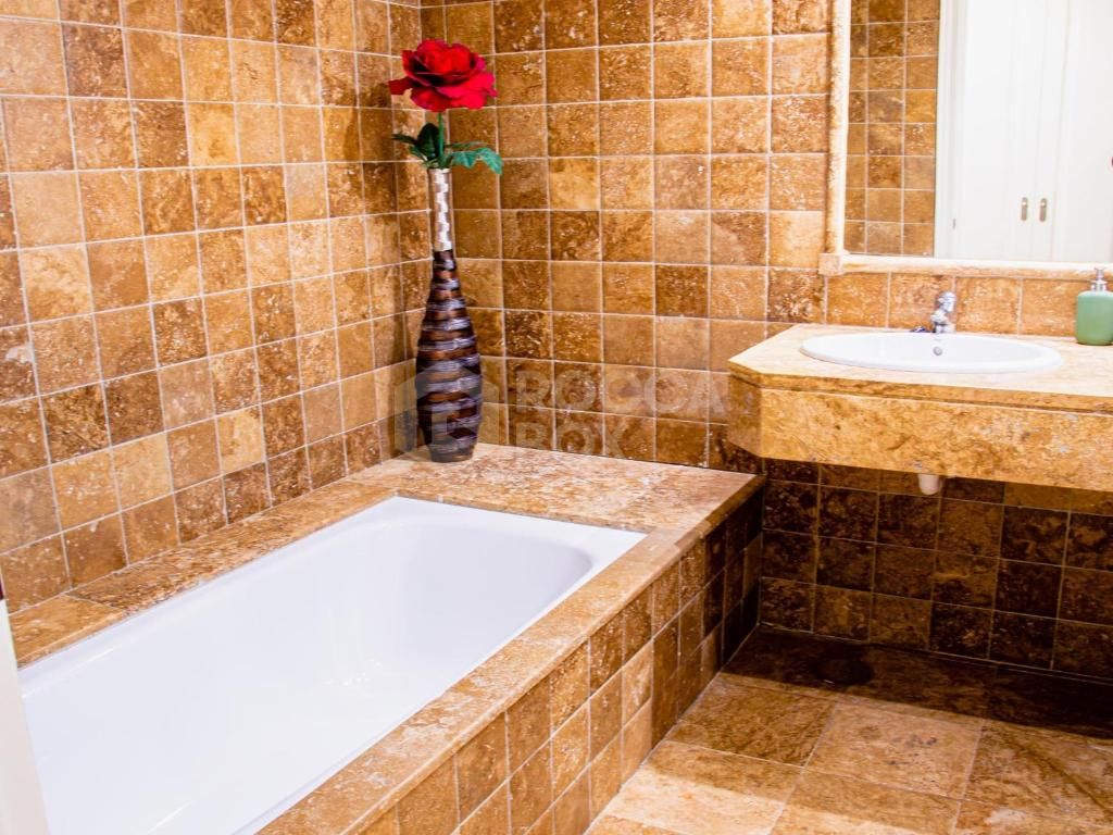 Ground-Floor Residence with Private Garden in the Exclusive Benatalaya Community, Estepona