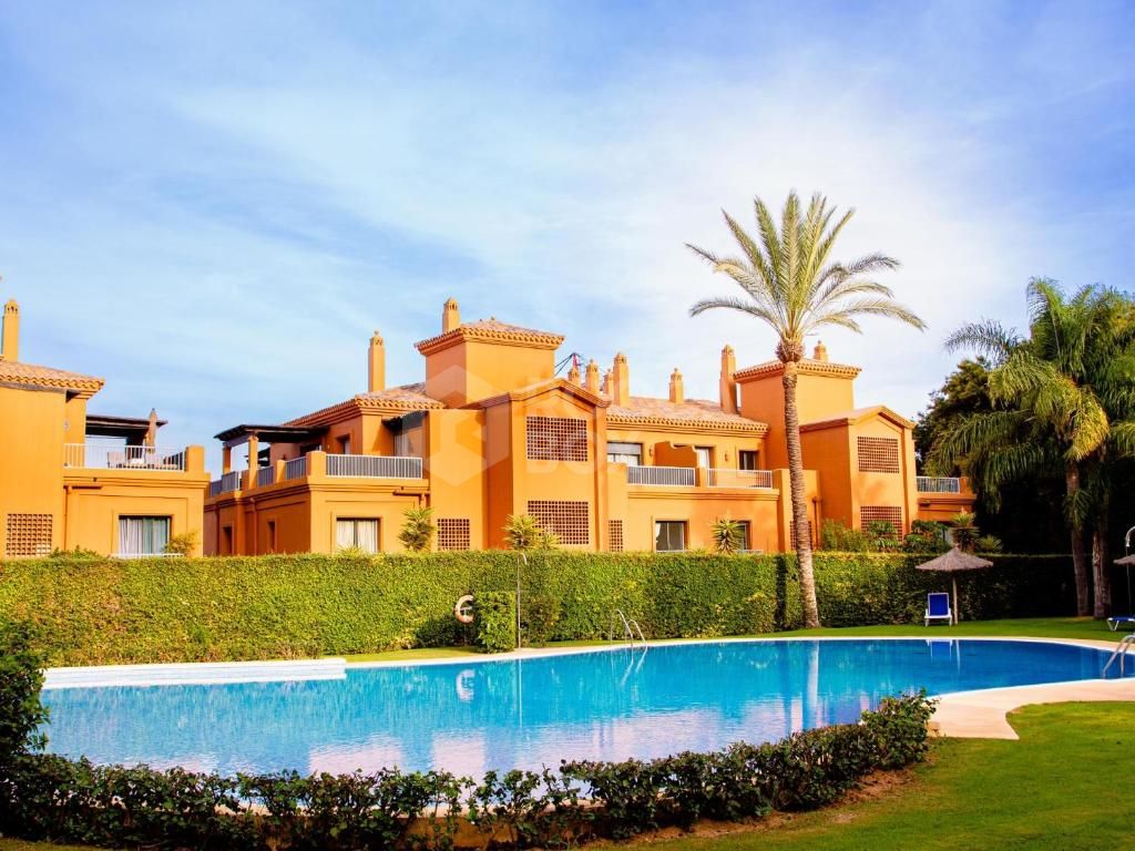 Ground-Floor Residence with Private Garden in the Exclusive Benatalaya Community, Estepona