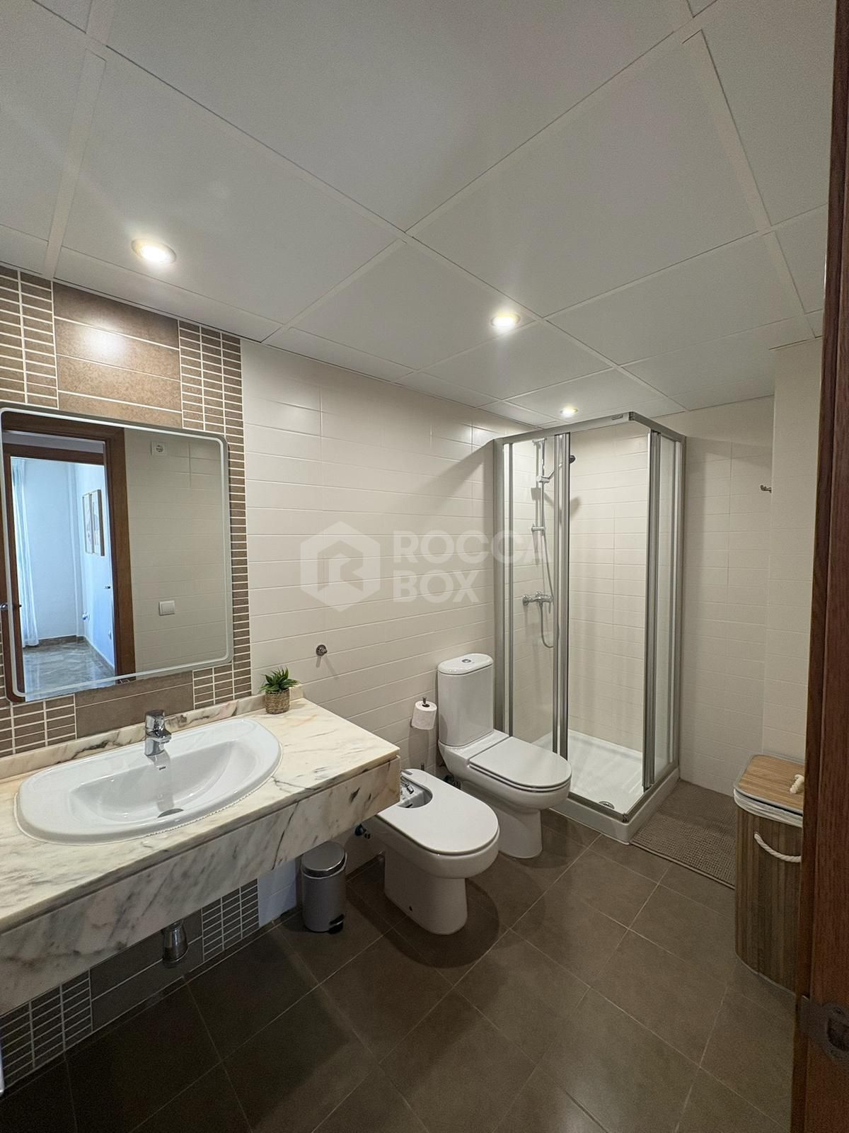 BEAUTIFUL 2 BED APARTMENT, LA CONCHA RESINA GOLF, ESTEPONA