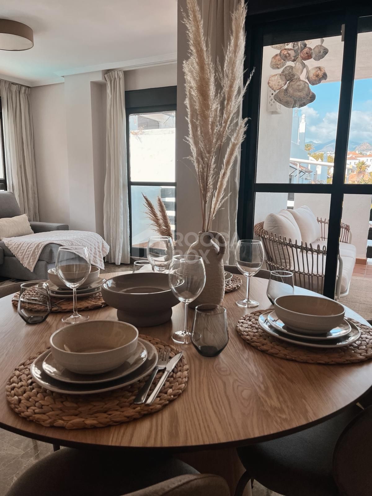 BEAUTIFUL 2 BED APARTMENT, LA CONCHA RESINA GOLF, ESTEPONA