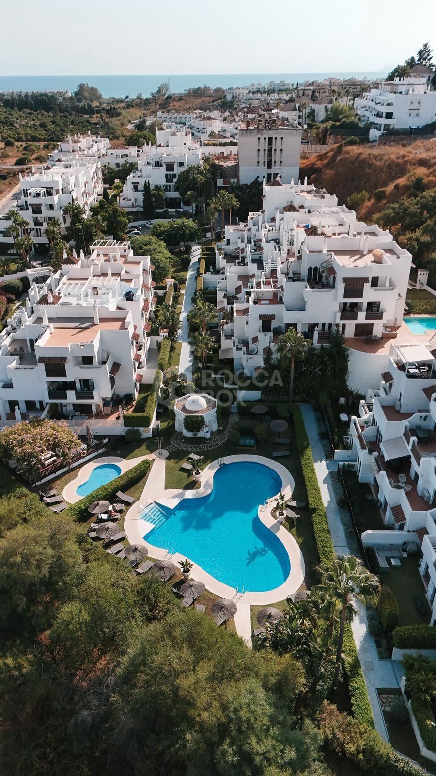 BEAUTIFUL 2 BED APARTMENT, LA CONCHA RESINA GOLF, ESTEPONA