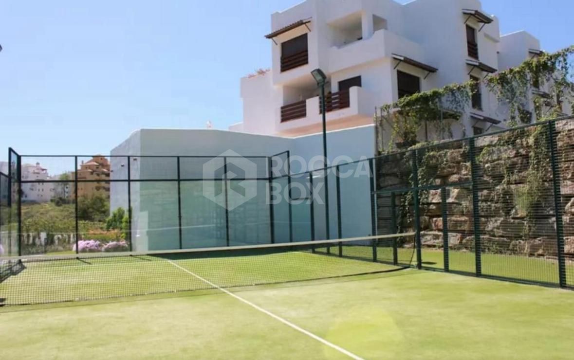 BEAUTIFUL 2 BED APARTMENT, LA CONCHA RESINA GOLF, ESTEPONA