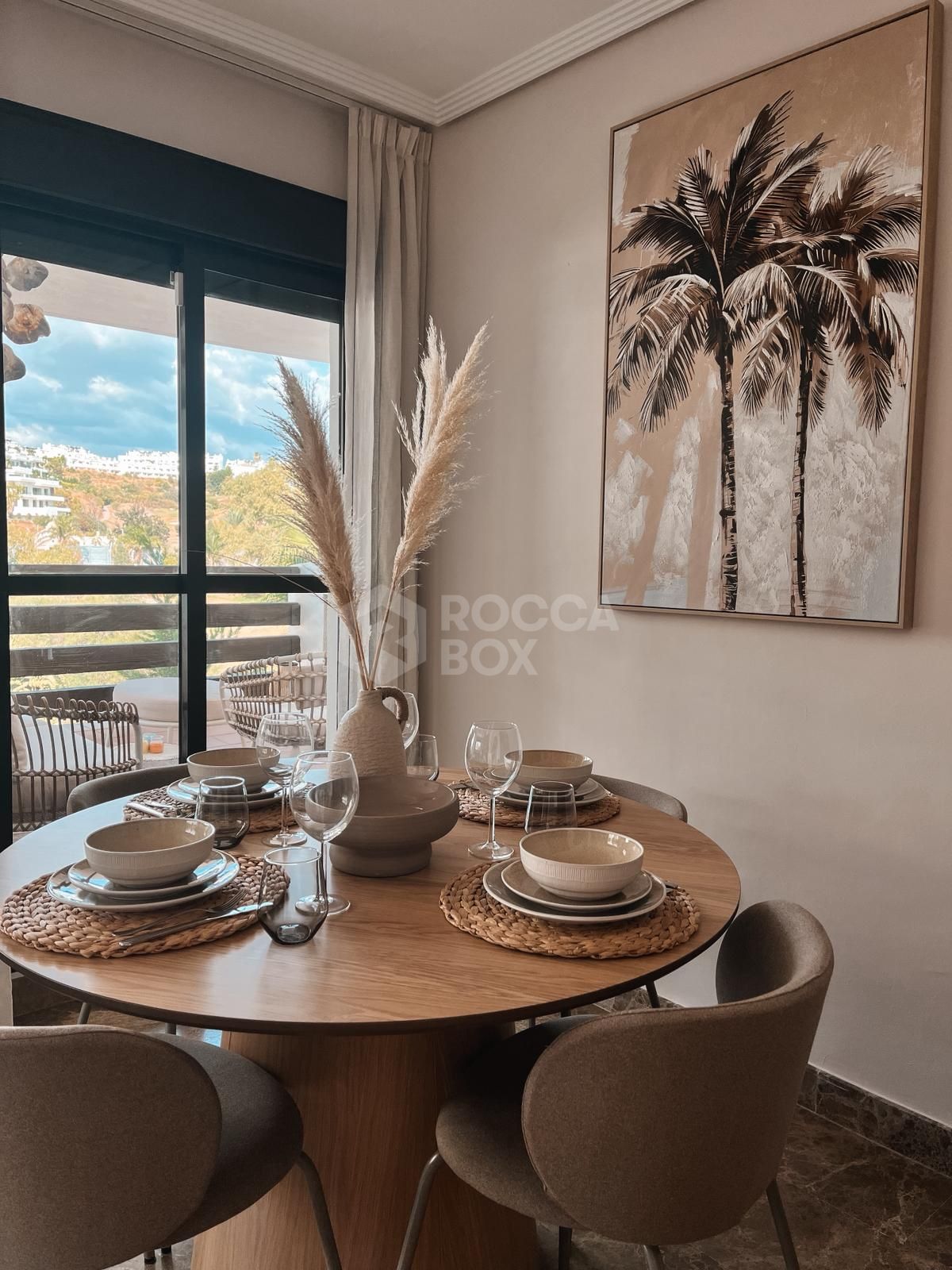 BEAUTIFUL 2 BED APARTMENT, LA CONCHA RESINA GOLF, ESTEPONA