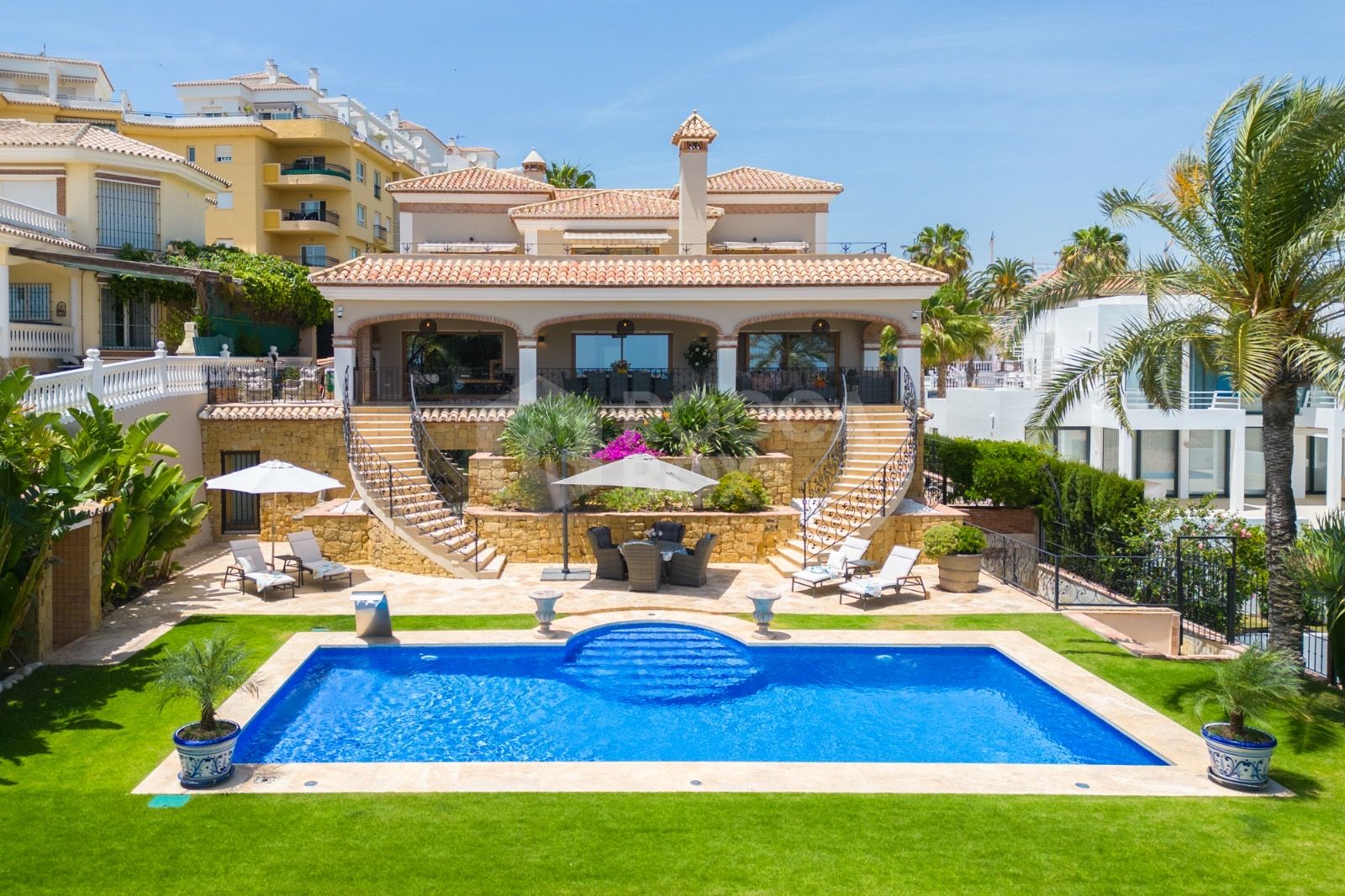 5-Bedroom Luxury Villa with Sea Views, Indoor Pool & Close to Beach in La Cala de Mijas