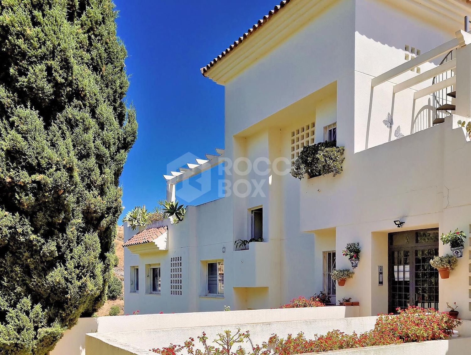 Elegant Sea-View Apartment in Bellavista Hill