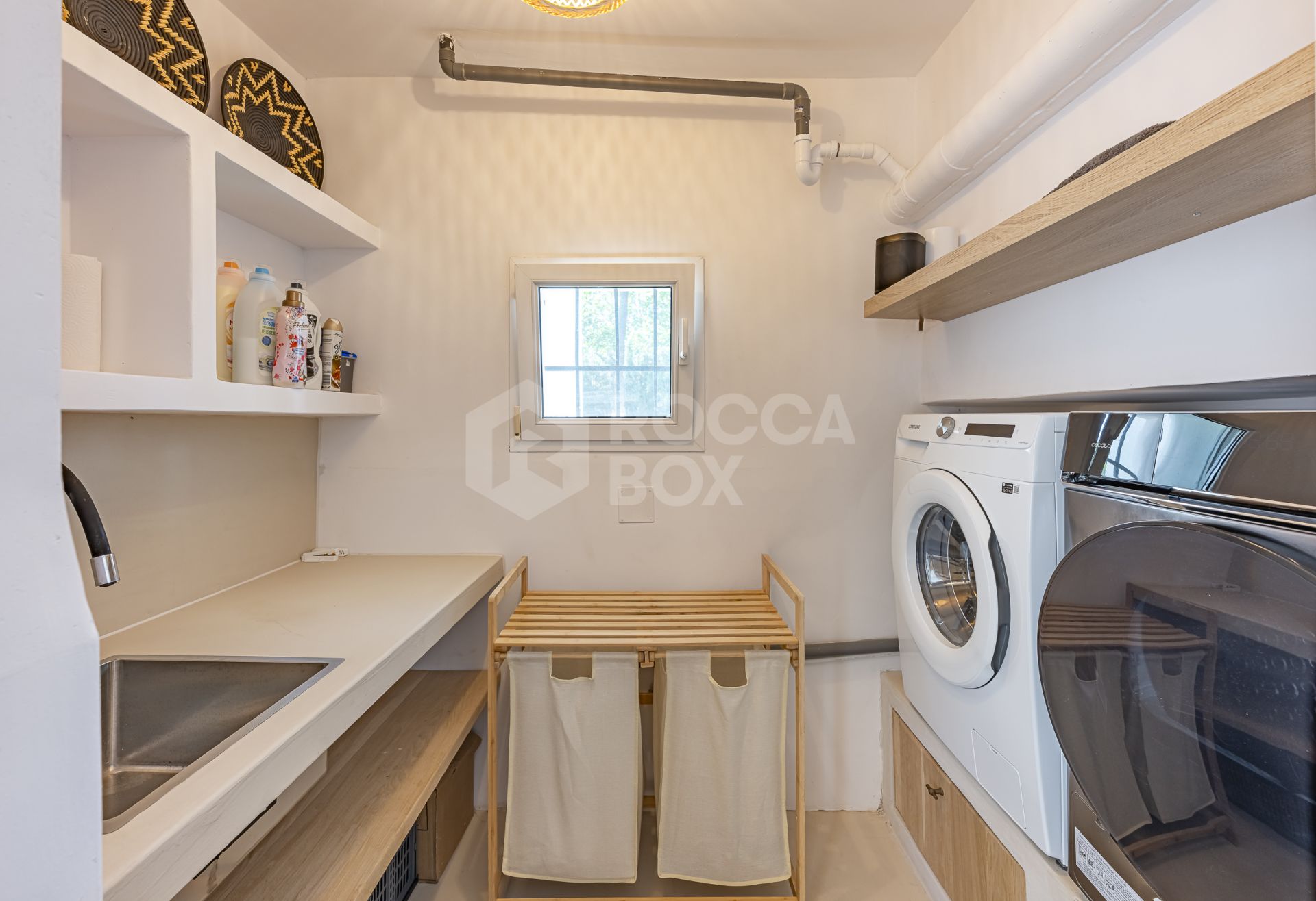 Modern Mediterranean Oasis in Prestigious Atalaya de Río Verde